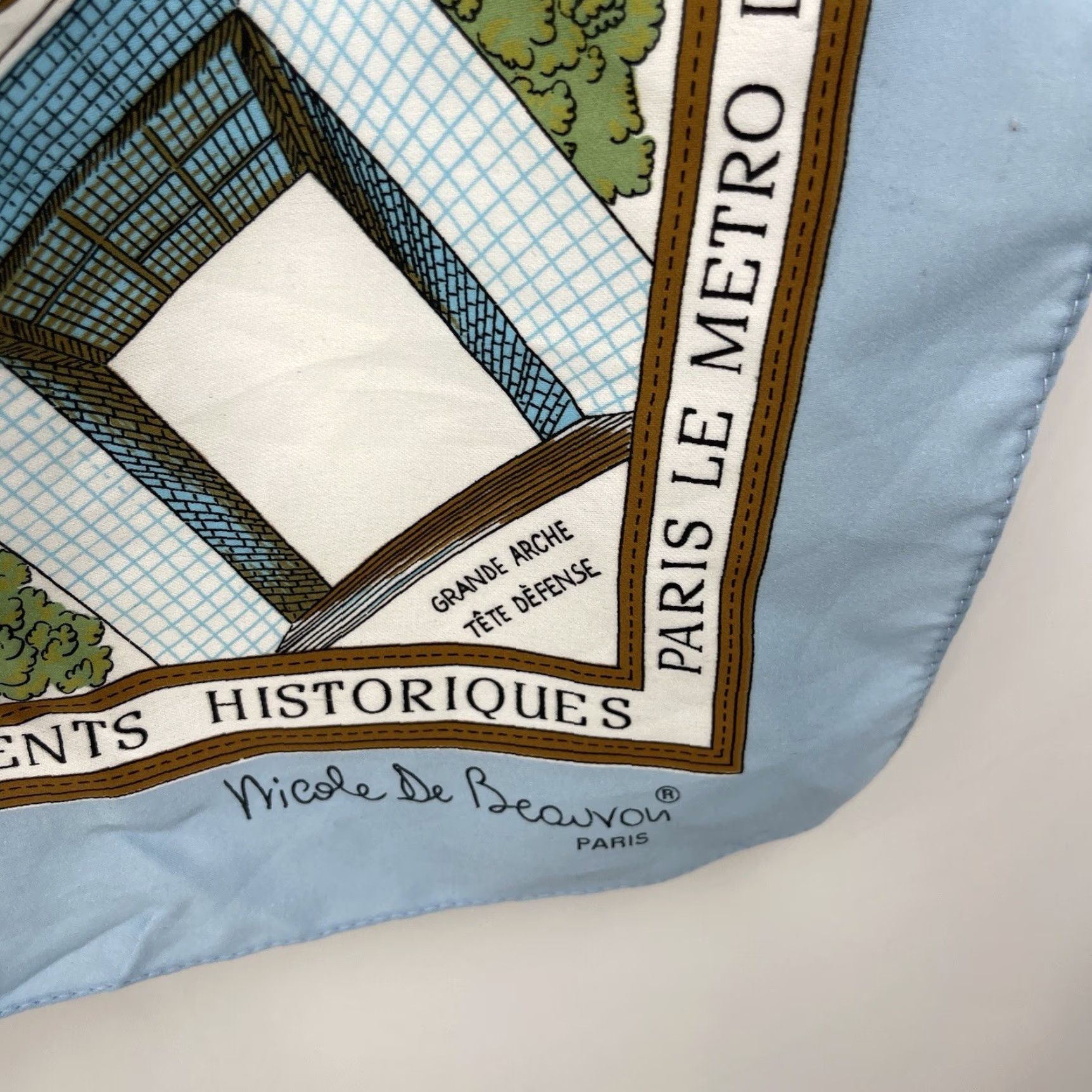 Vintage VINTAGE Nicole De Beauvoir Paris Scarf Historic Monuments Square Monuments Historiques Size ONE SIZE - 7 Thumbnail