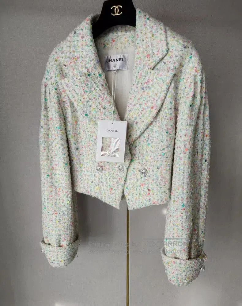 Chanel Chanel Tweed Cropped Jacket. Size US M / EU 48-50 / 2 - 1 Thumbnail