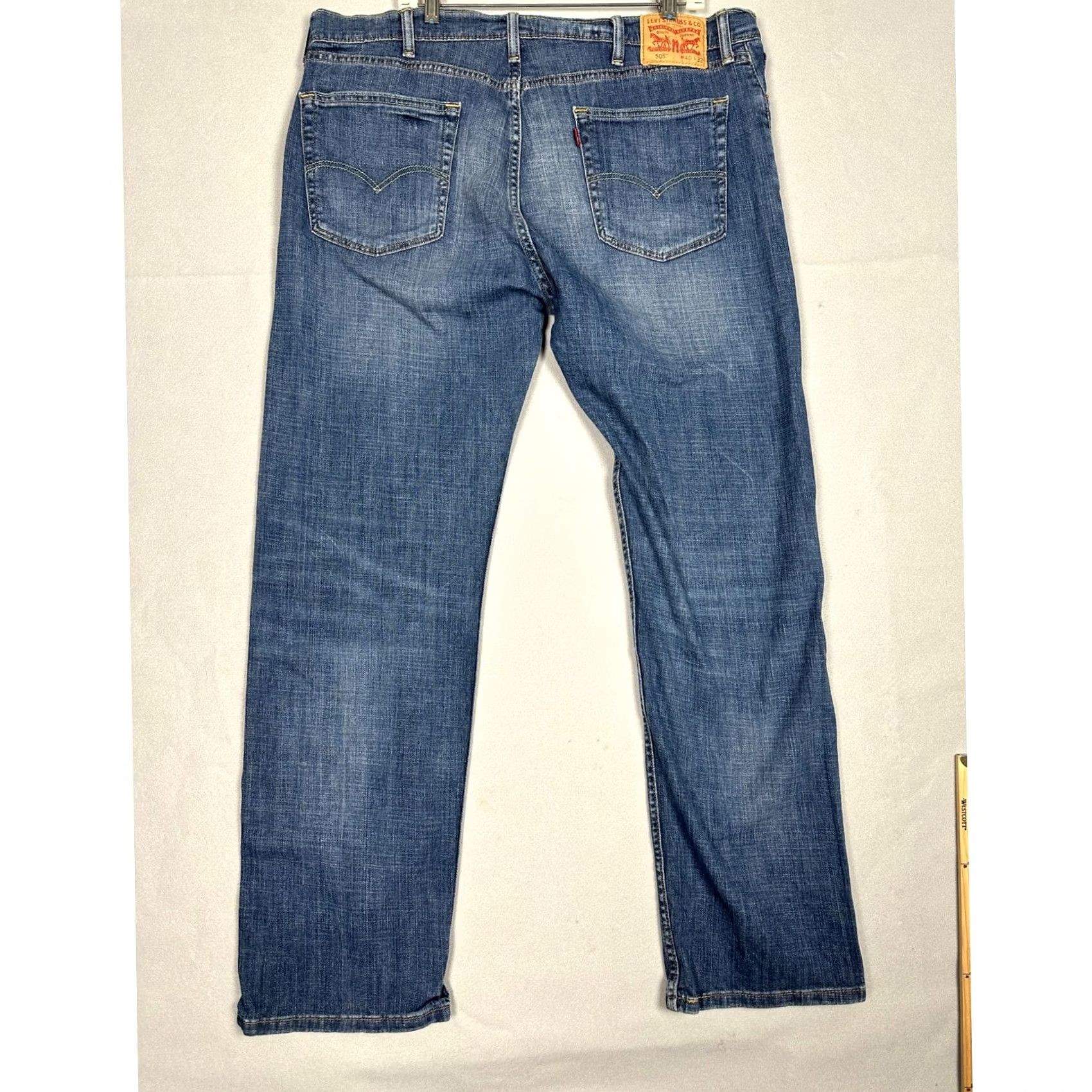 Levi's Levi's 505 Jeans Mens 40x32 Regular Fit Straight Leg Medium Wash Blue EUC Size US 40 / EU 56 - 2 Thumbnail