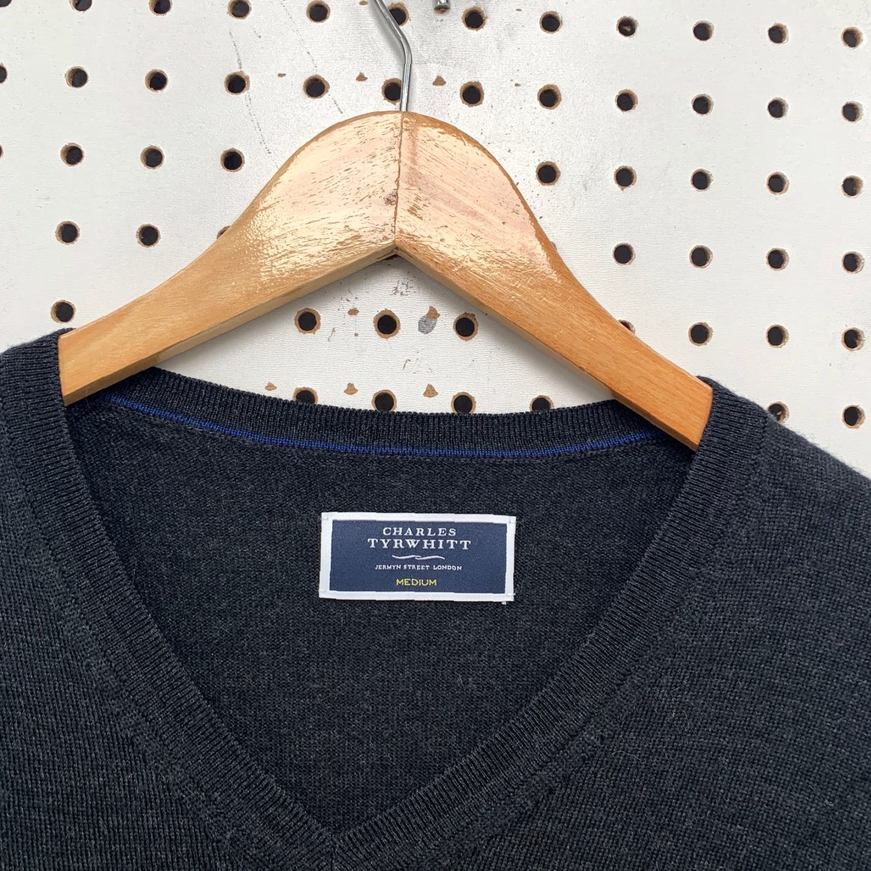 Charles Tyrwhitt Charles Tyrwhitt Sweater Mens Medium Black V-Neck 100% Merino Wool Pullover Knit Wool Slim Fit Casual Regular Mens Size US M / EU 48-50 / 2 - 3 Thumbnail