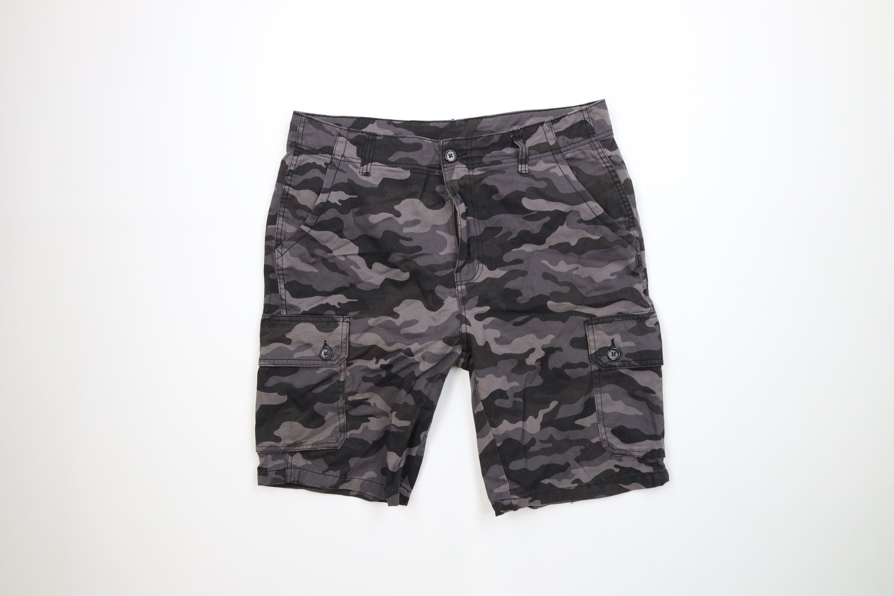 Vintage Vintage Y2K Streetwear Above Knee Cargo Shorts Cotton Size US 34 / EU 50 - 1 Thumbnail
