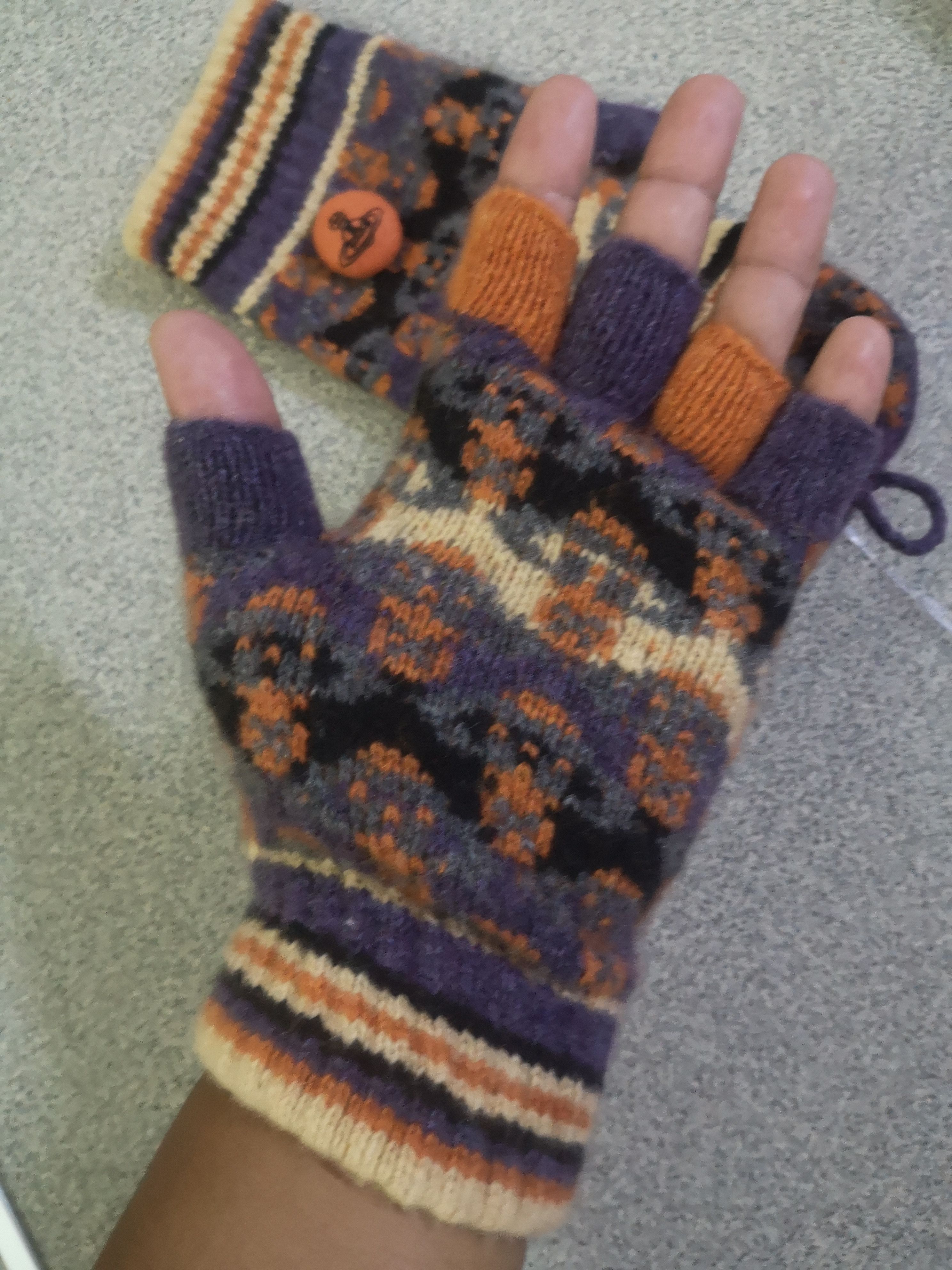 Designer × Vivienne Westwood Vivienne Westwood Glove Size ONE SIZE - 9 Thumbnail