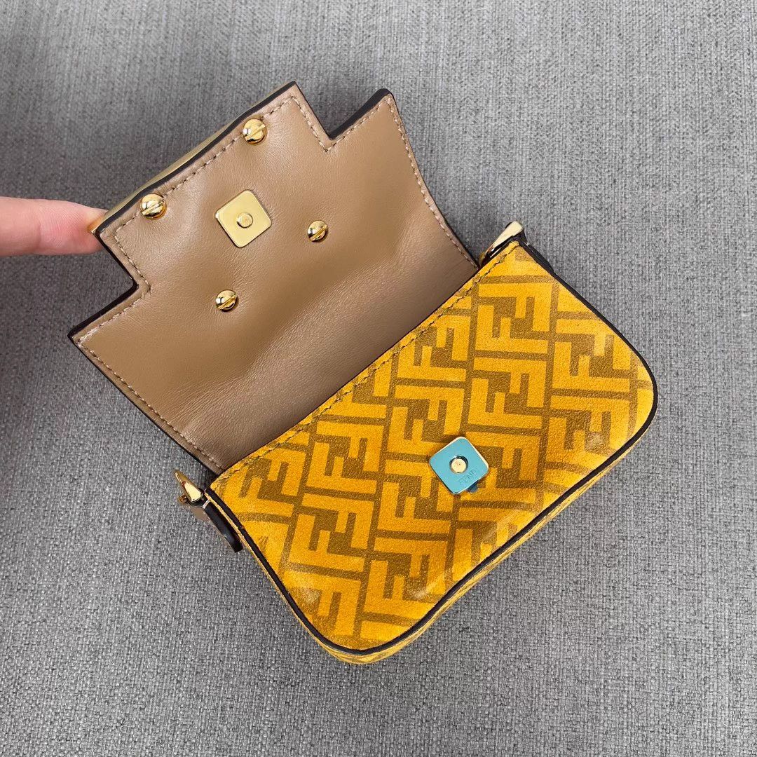 Fendi Fendi Mini Baguette Bag Charm/Earphone Case Size ONE SIZE - 3 Thumbnail