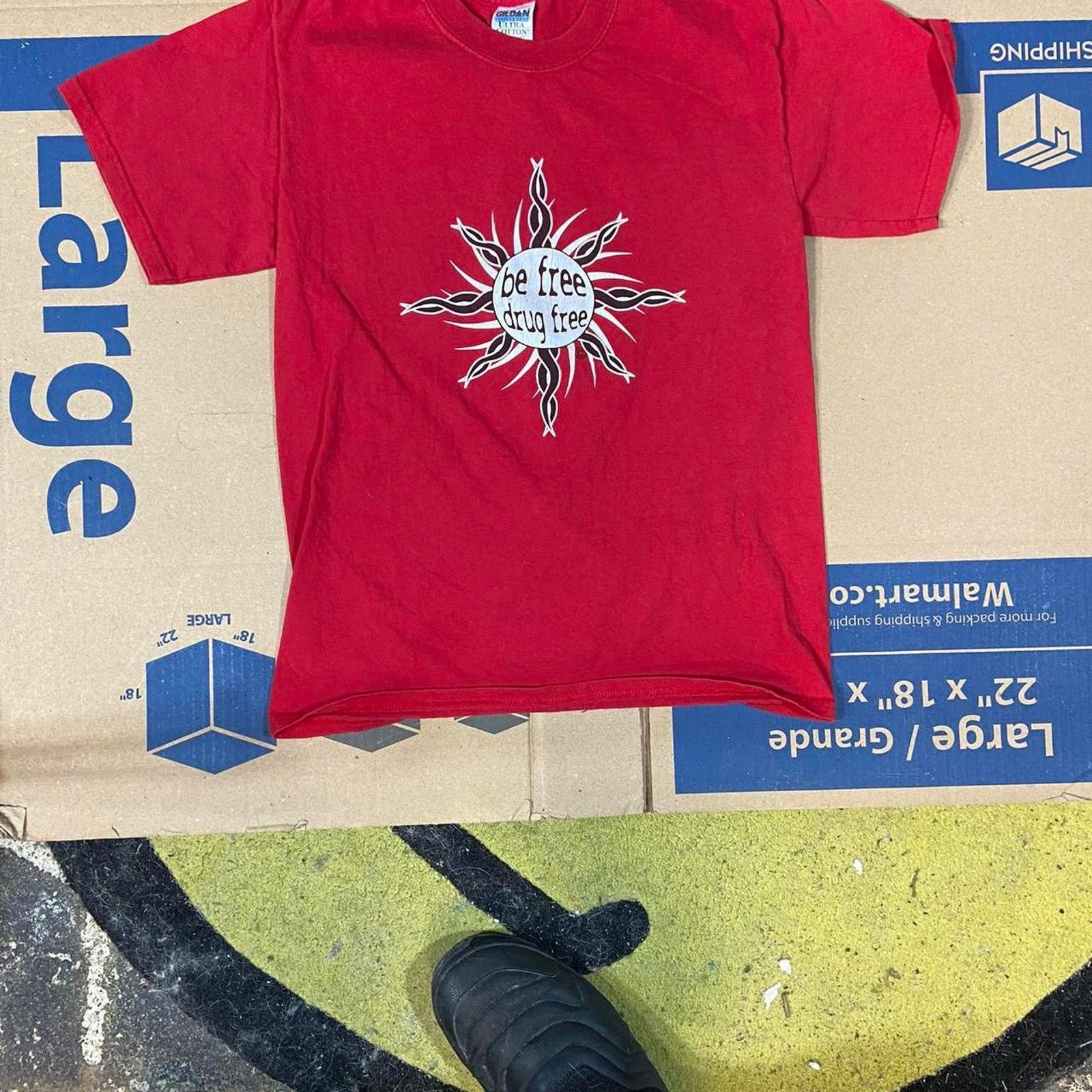 Gildan 90s dare red tee shirt Size US M / EU 48-50 / 2 - 2 Thumbnail