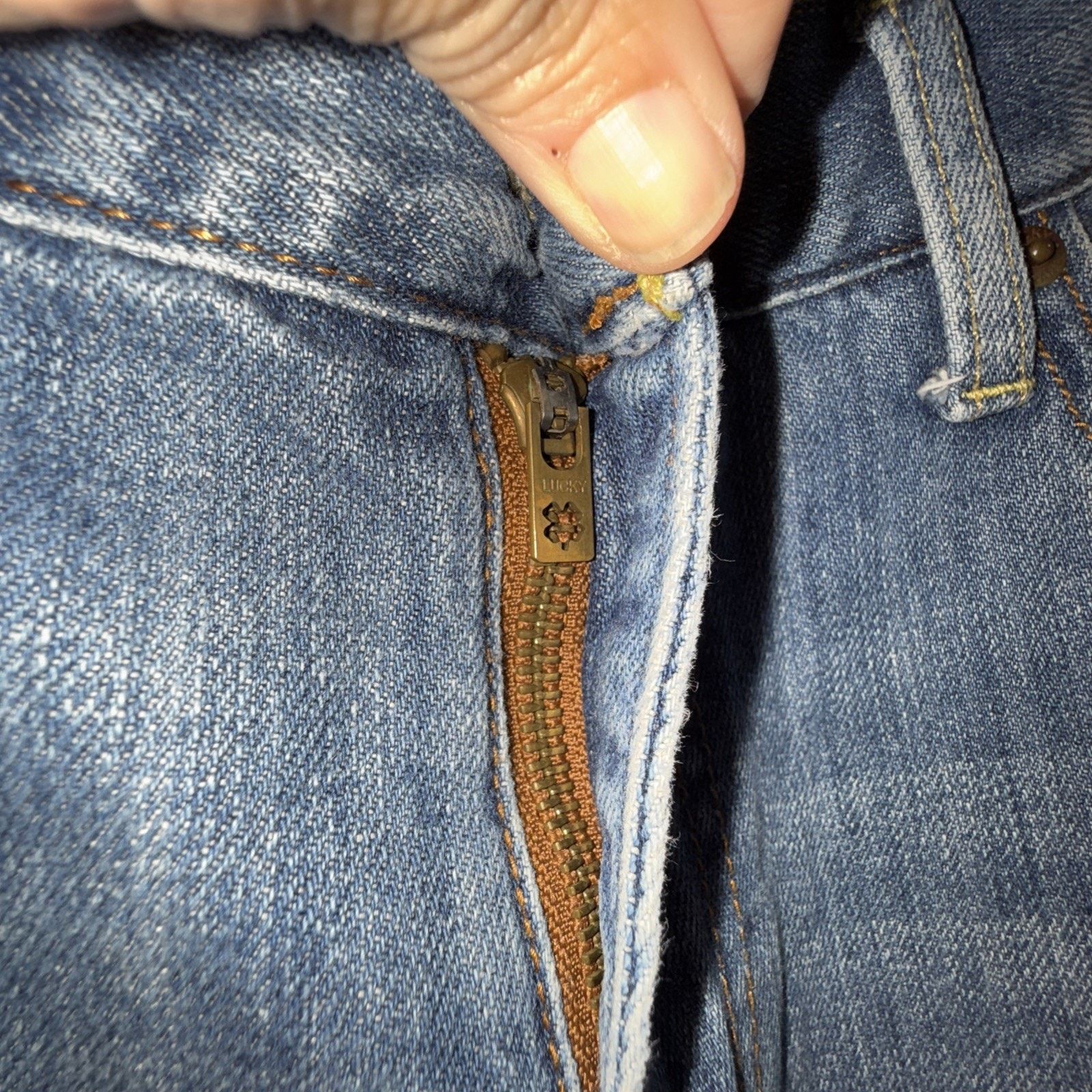 Lucky Brand Vintage Lucky Brand Jeans Size 36 x 31 Mid Wash 100% Cotton Size US 36 / EU 52 - 3 Thumbnail