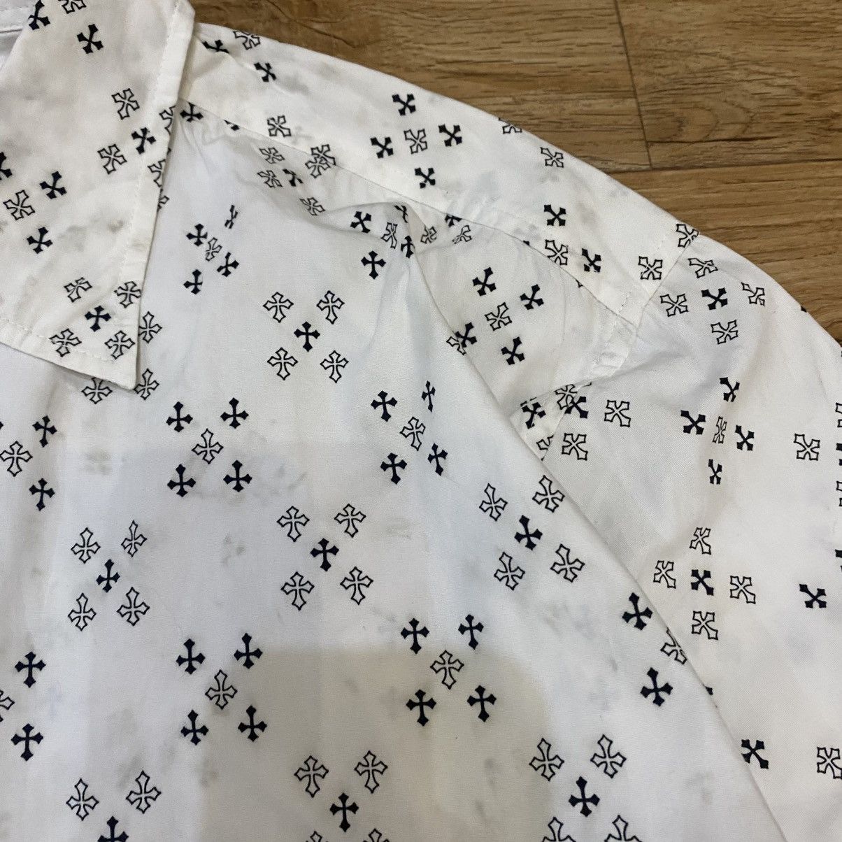 Tornado Mart 2000s Scommessa - White Gothic Style Cross Shirt Button Up Size US XL / EU 56 / 4 - 7 Thumbnail