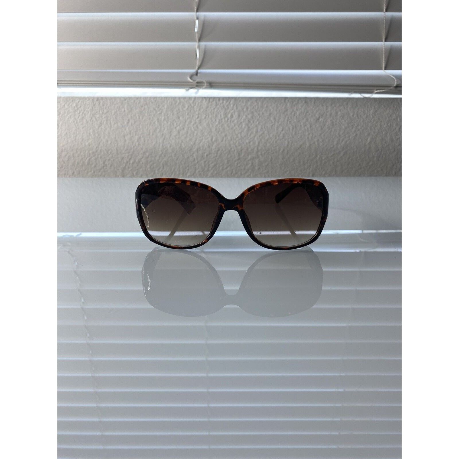 Guess Guess GU639 TO 34A 60-17-135mm Sunglasses - PRE-OWNED Size ONE SIZE - 3 Thumbnail