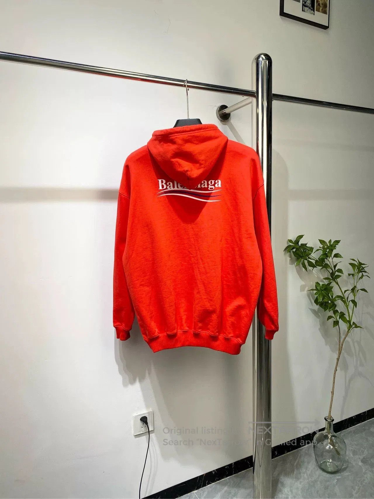 Balenciaga Balenciaga Red Logo Print Hoodie. Size US S / EU 44-46 / 1 - 1 Thumbnail