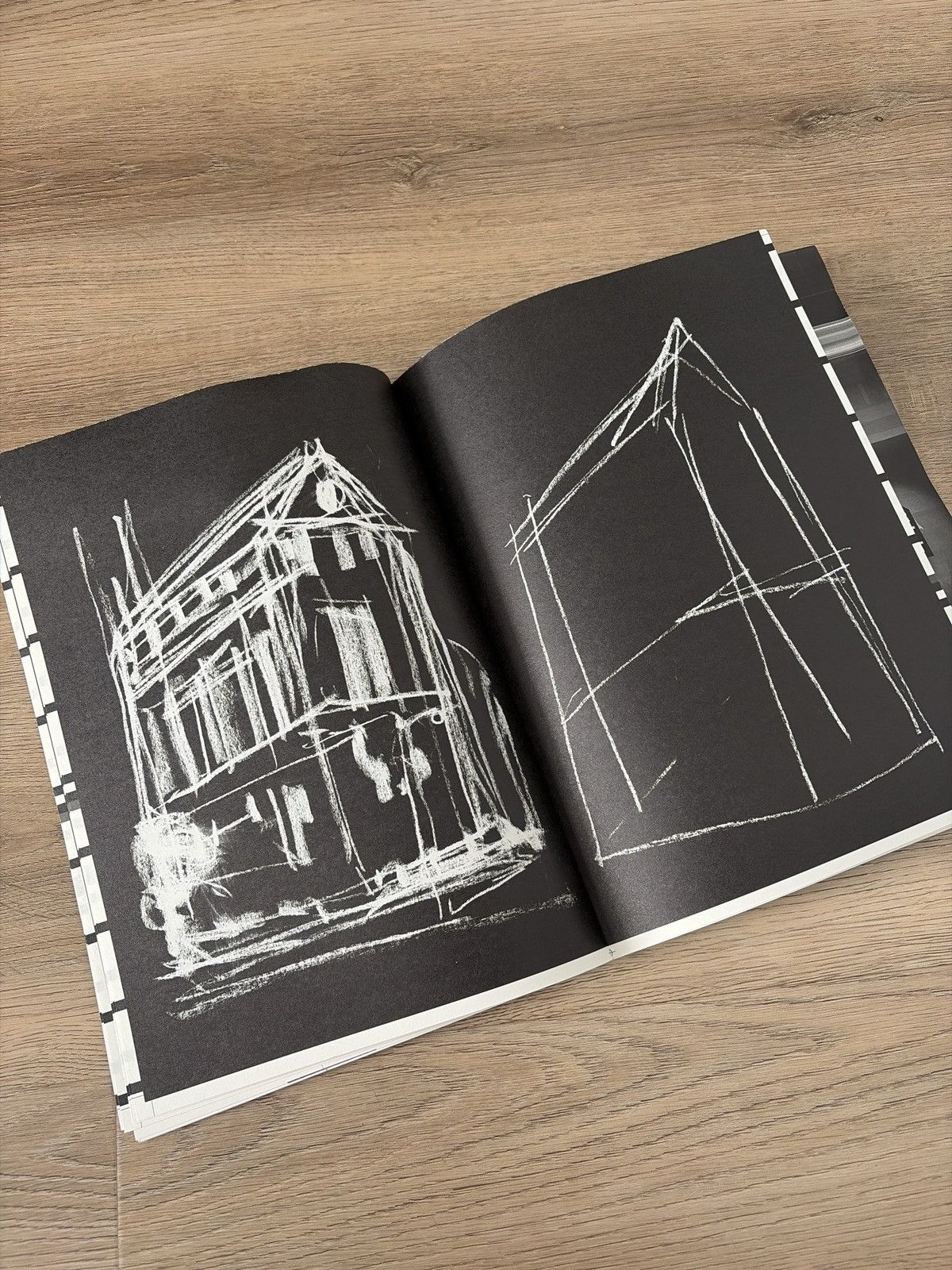 Dover Street Market Dover Street Market “beautiful chaos” magazine book Size ONE SIZE - 4 Thumbnail
