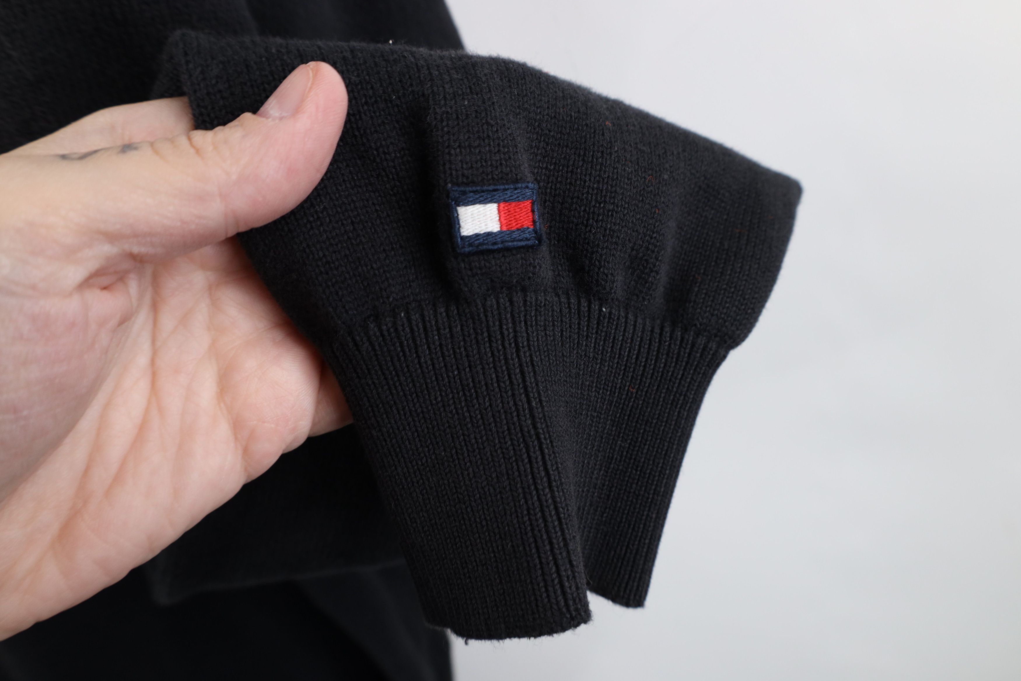 Tommy Hilfiger × Vintage Vintage 90s Tommy Hilfiger Golf Knit Crewneck Sweater Black Size US XL / EU 56 / 4 - 4 Thumbnail