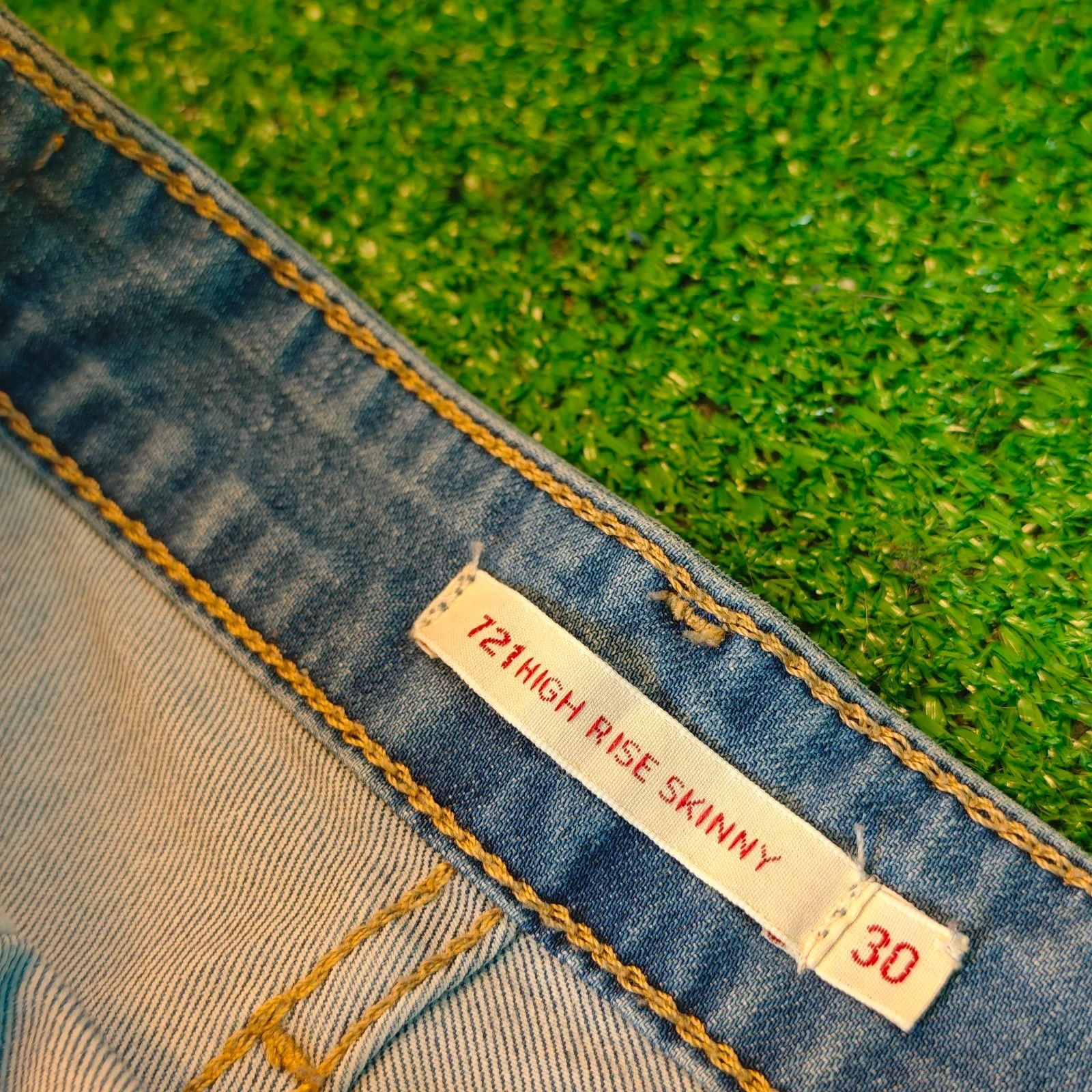 Levi's Levi's 721 Jeans Womens 30 Blue high rise skinny slim fit Size 30" / US 8 / IT 44 - 7 Thumbnail
