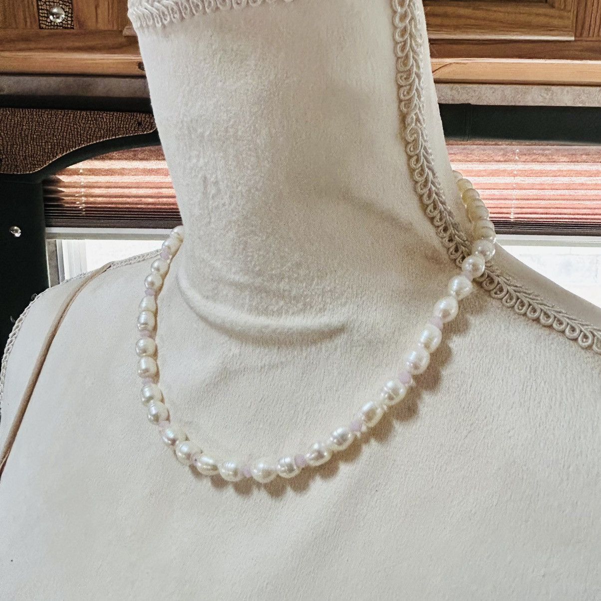 Handmade Handcrafted genuine freshwater pearl rose quartz necklace Size ONE SIZE - 3 Thumbnail