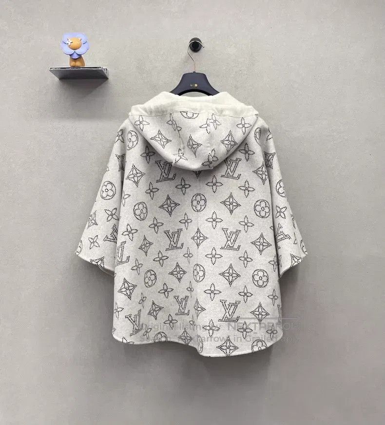 Louis Vuitton Louis Vuitton Hooded reversible Cape Size ONE SIZE - 4 Thumbnail