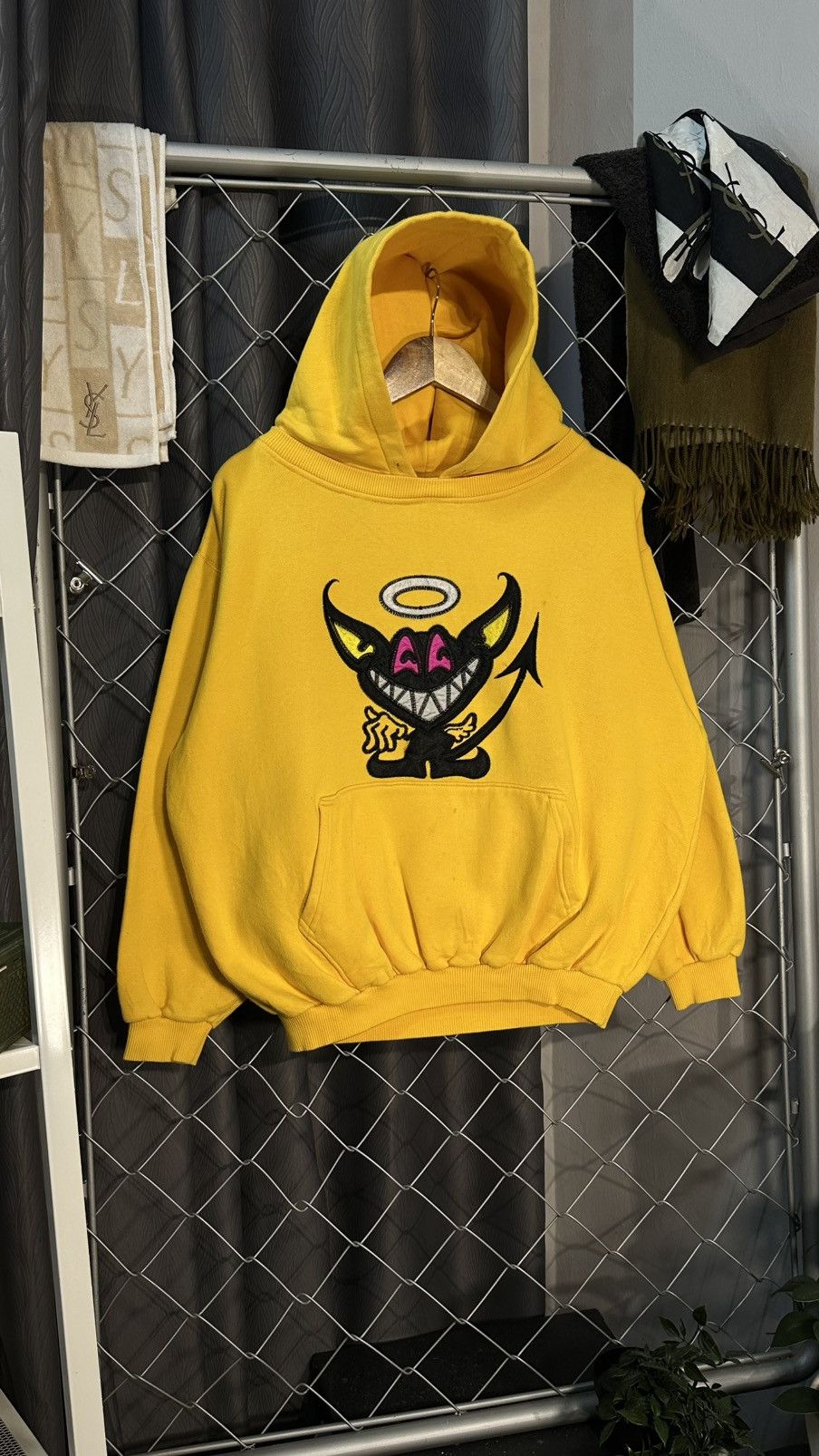 Vintage ANGEL DEVIL PARODY OAKLEY HOODIE YELLOW Size US M / EU 48-50 / 2 - 1 Thumbnail