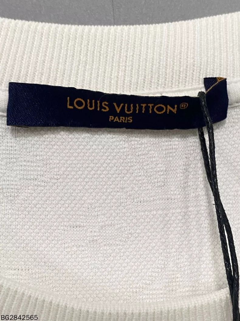 Louis Vuitton Louis Vuitton Short Sleeve Pocket T-shirt- Size XL / US 12-14 / IT 48-50 - 6 Thumbnail