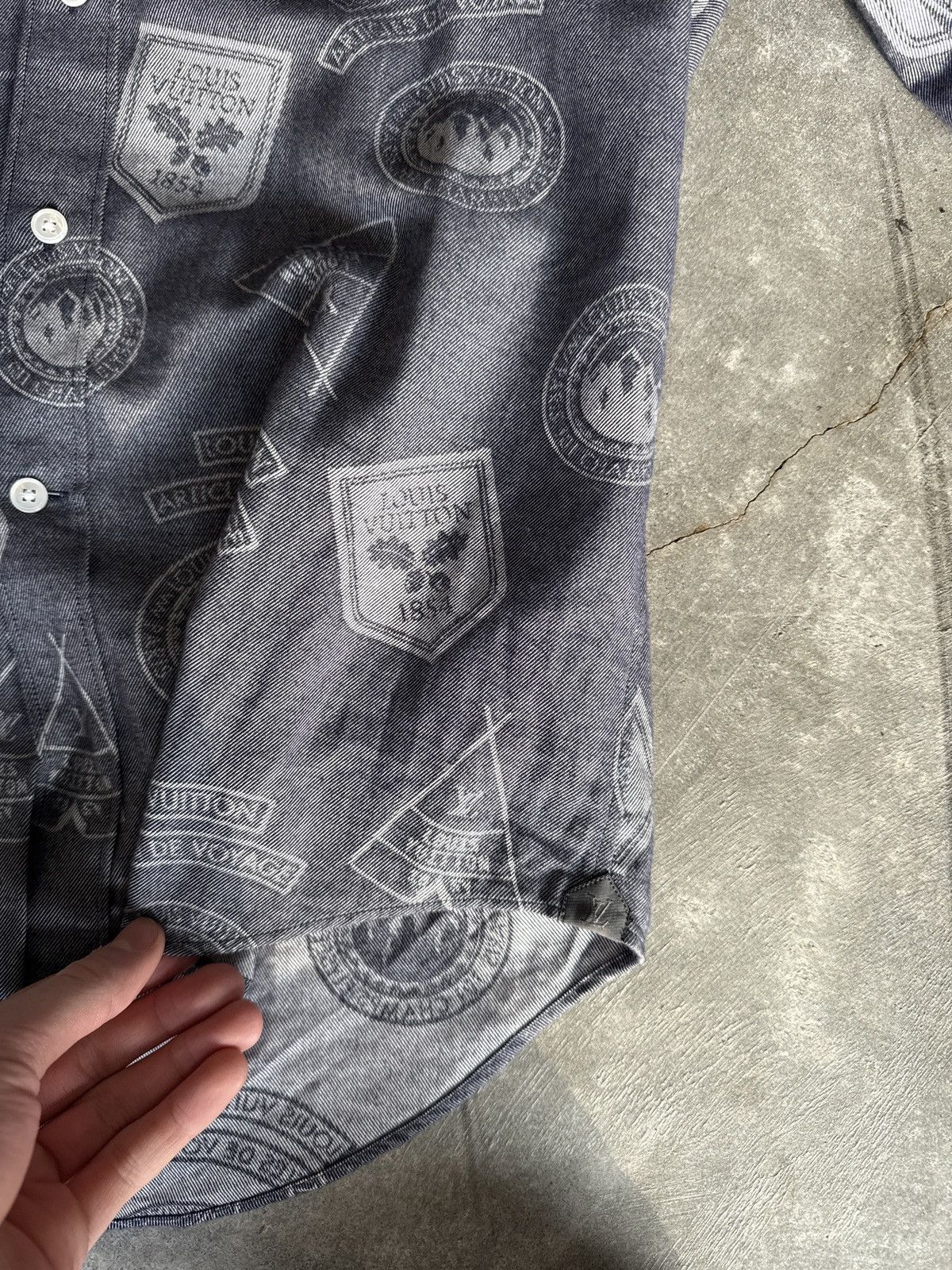 Louis Vuitton Louis Vuitton Articles De Voyage Shirt – Authenticity Check Size US XS / EU 42 / 0 - 2 Thumbnail