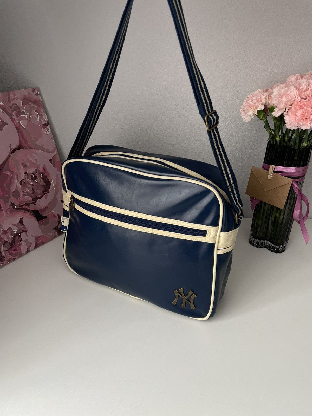 MLB × New York Yankees × Vintage MLB New York Yankees Vintage Leather Bag Y2K Metal Logo Rare Size ONE SIZE - 3 Thumbnail