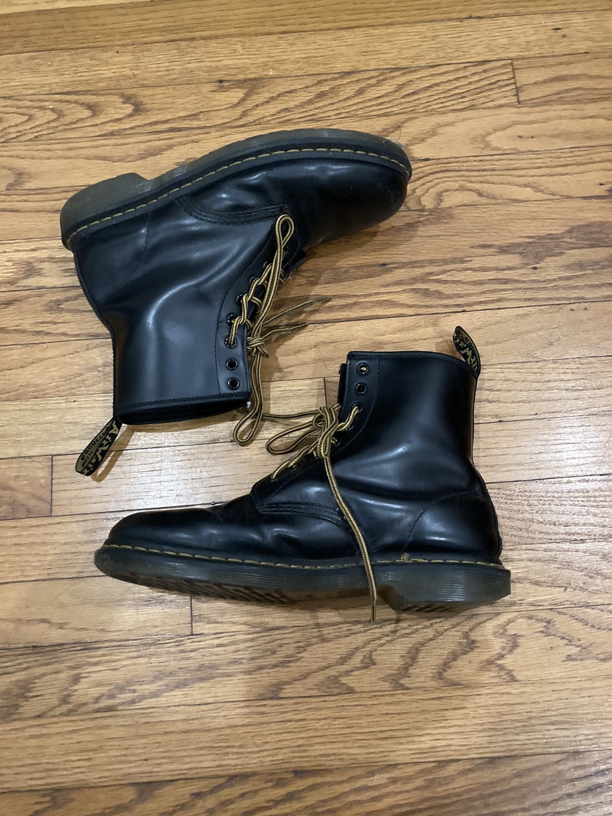 Dr. Martens × Vintage 1460 Smooth Leather Lace up boots Size US 9 / EU 42 - 2 Thumbnail