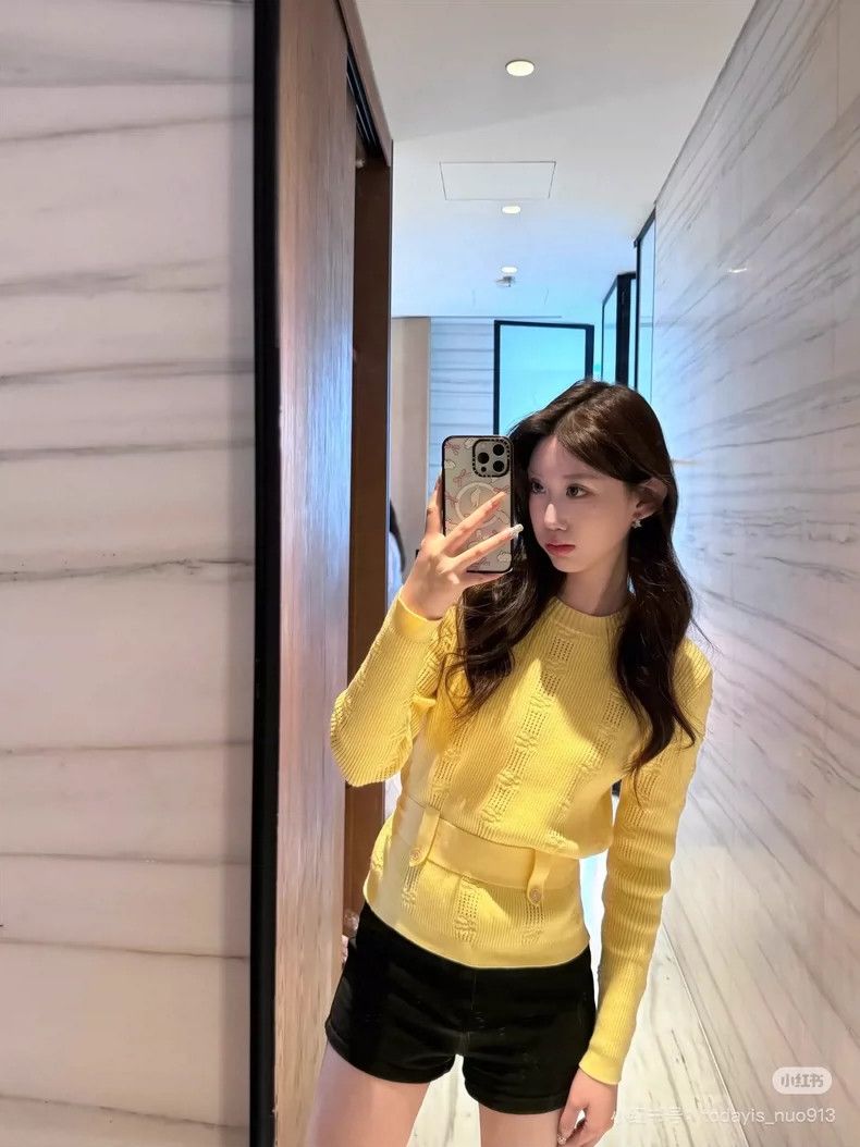 Chanel Chanel 24 chick yellow rhinestone waist-tight knitwear 2504 Size XXS / US 00 / IT 34 - 7 Thumbnail