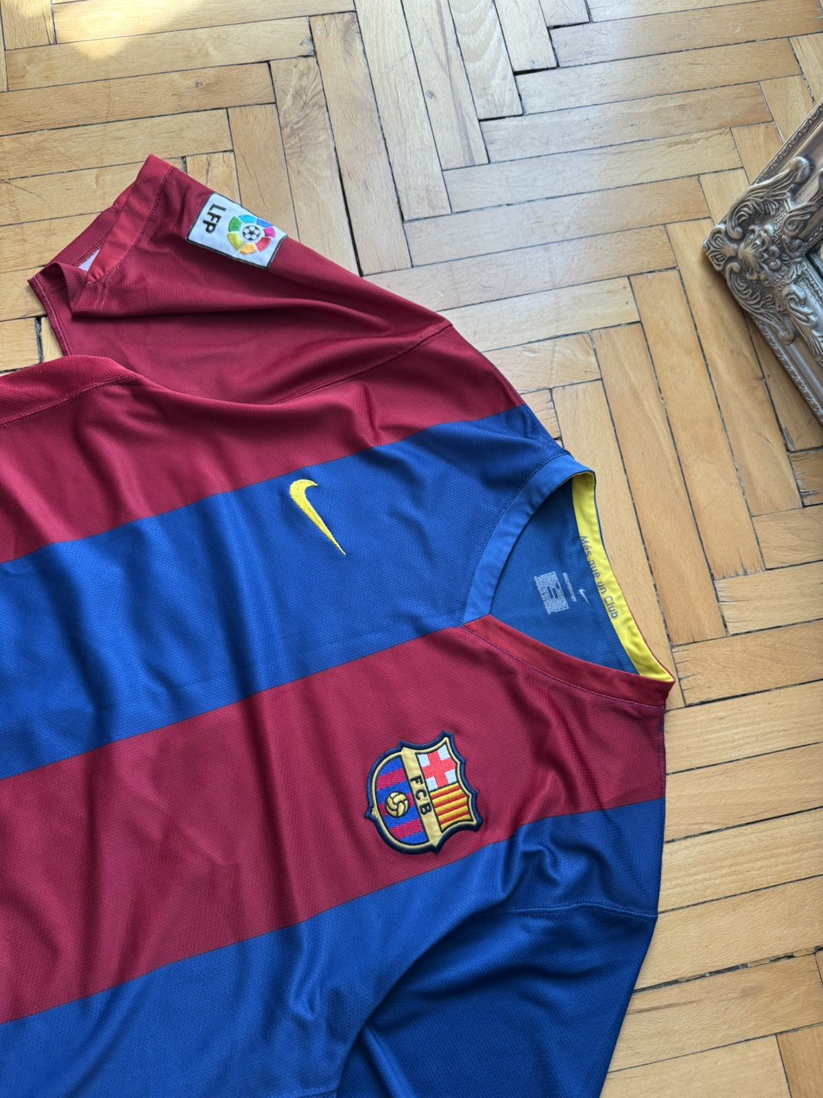 Vintage Very Rare Vintage Nike F.C.Barcelona Ronaldinho 10 Size US L / EU 52-54 / 3 - 3 Thumbnail