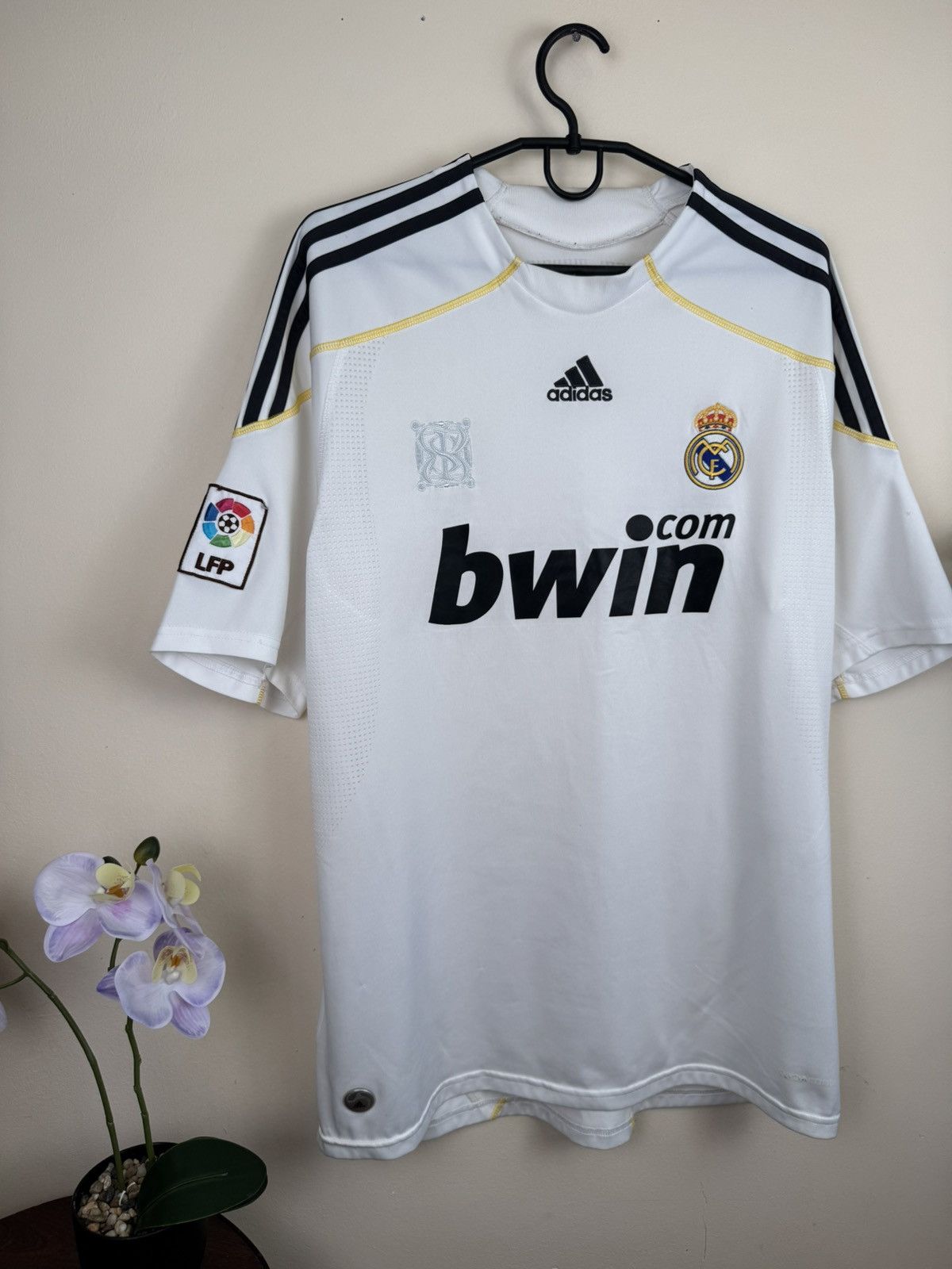 Adidas Adidas Real Madrid 2009-10 Home Jersey SHIRT Adidas L Size US L / EU 52-54 / 3 - 6 Thumbnail