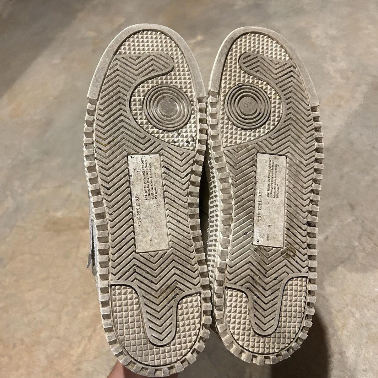 Designer × Off-White Off-White Off Court 3.0 Floating Arrow Sneakers US 5 Size US 5 / EU 37 - 6 Thumbnail