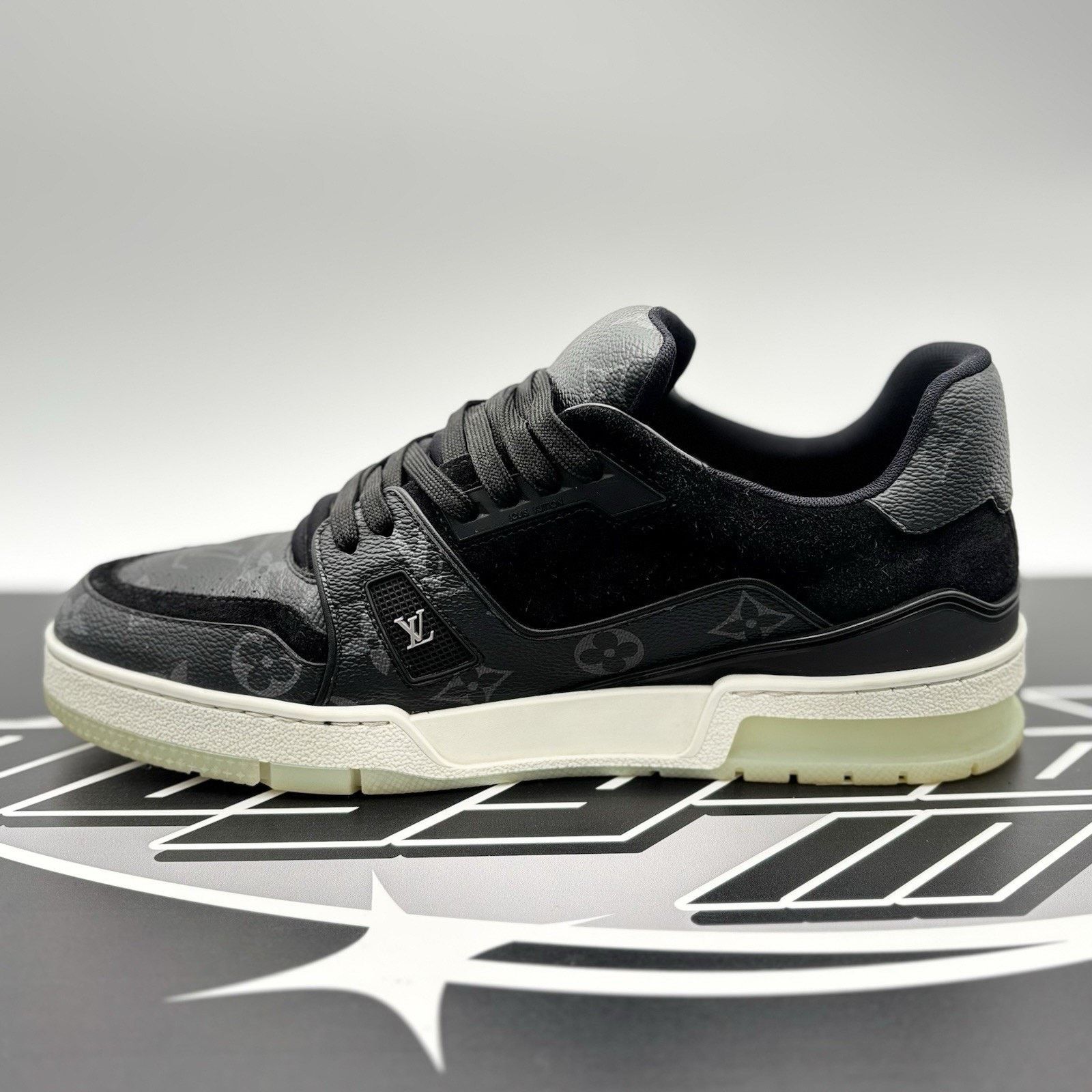 Louis Vuitton Louis Vuitton Trainer ' Black Monogram ' | GOOD CONDITION! Size US 9.5 / EU 42-43 - 4 Thumbnail