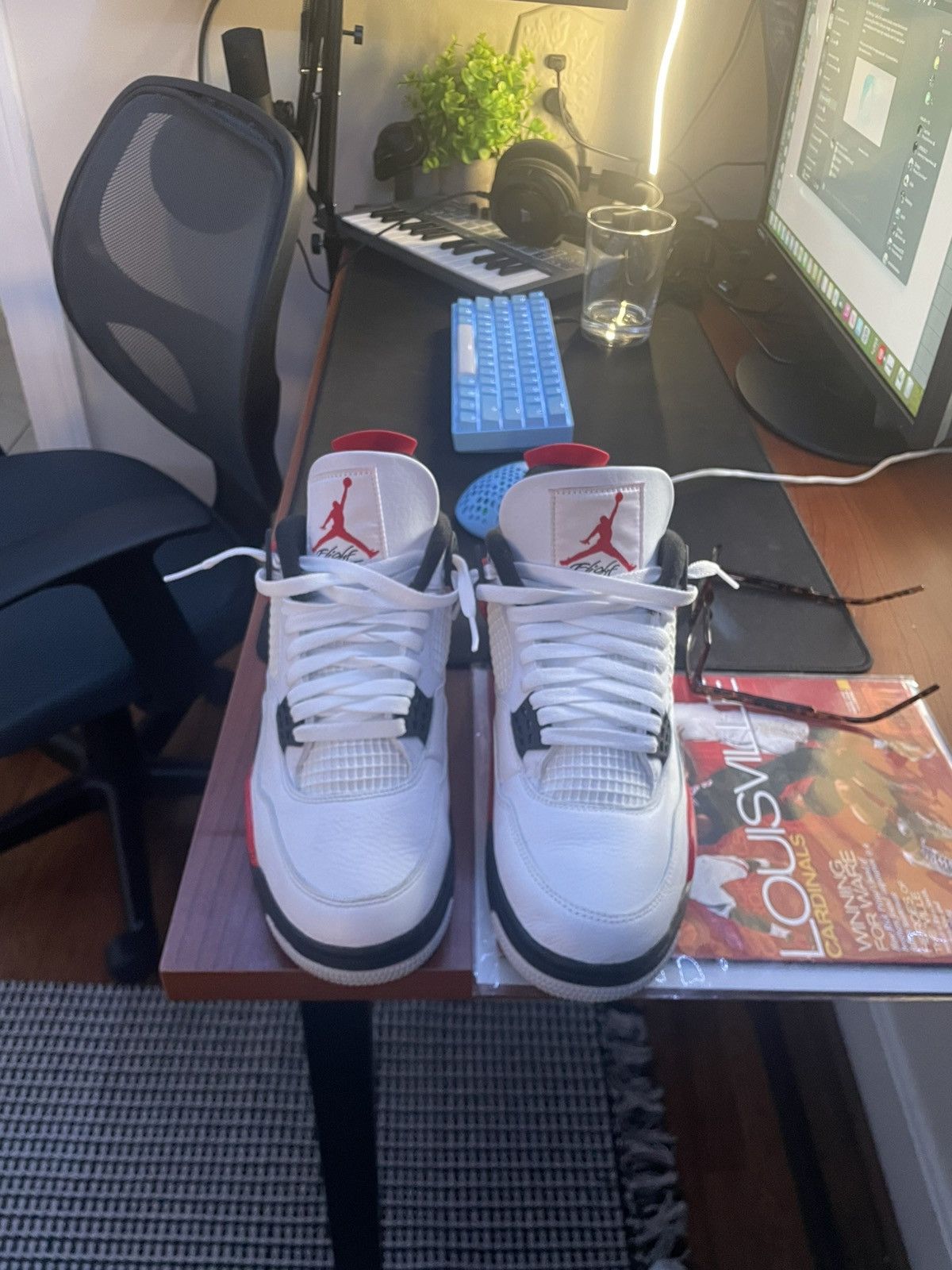 Jordan Brand × Nike ⭐️ JORDAN 4 RED CEMENT ⭐️ new Size US 9 / EU 42 - 4 Thumbnail