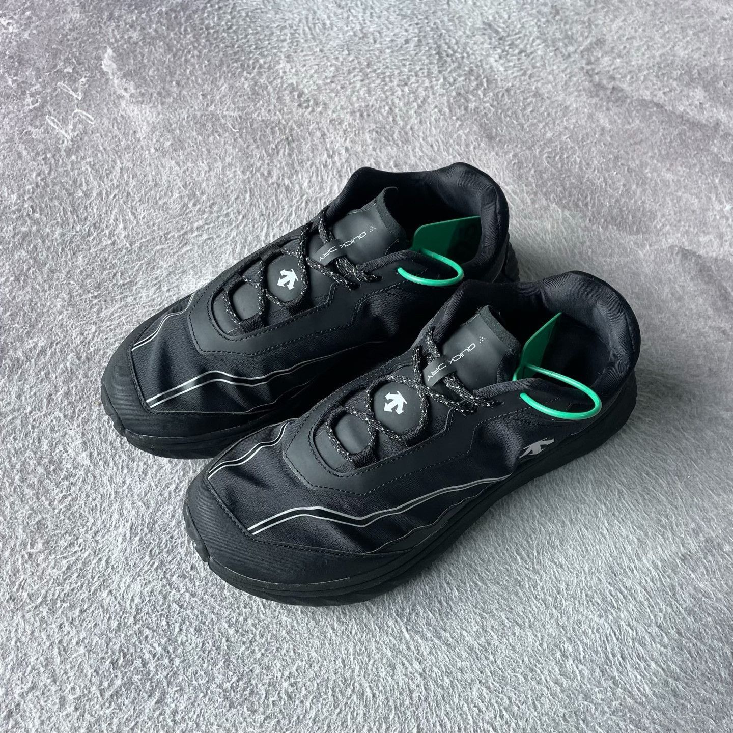 Descente Descente Black Lowtop Sneakers 41 Men Size US 8.5 / EU 41-42 - 1 Thumbnail