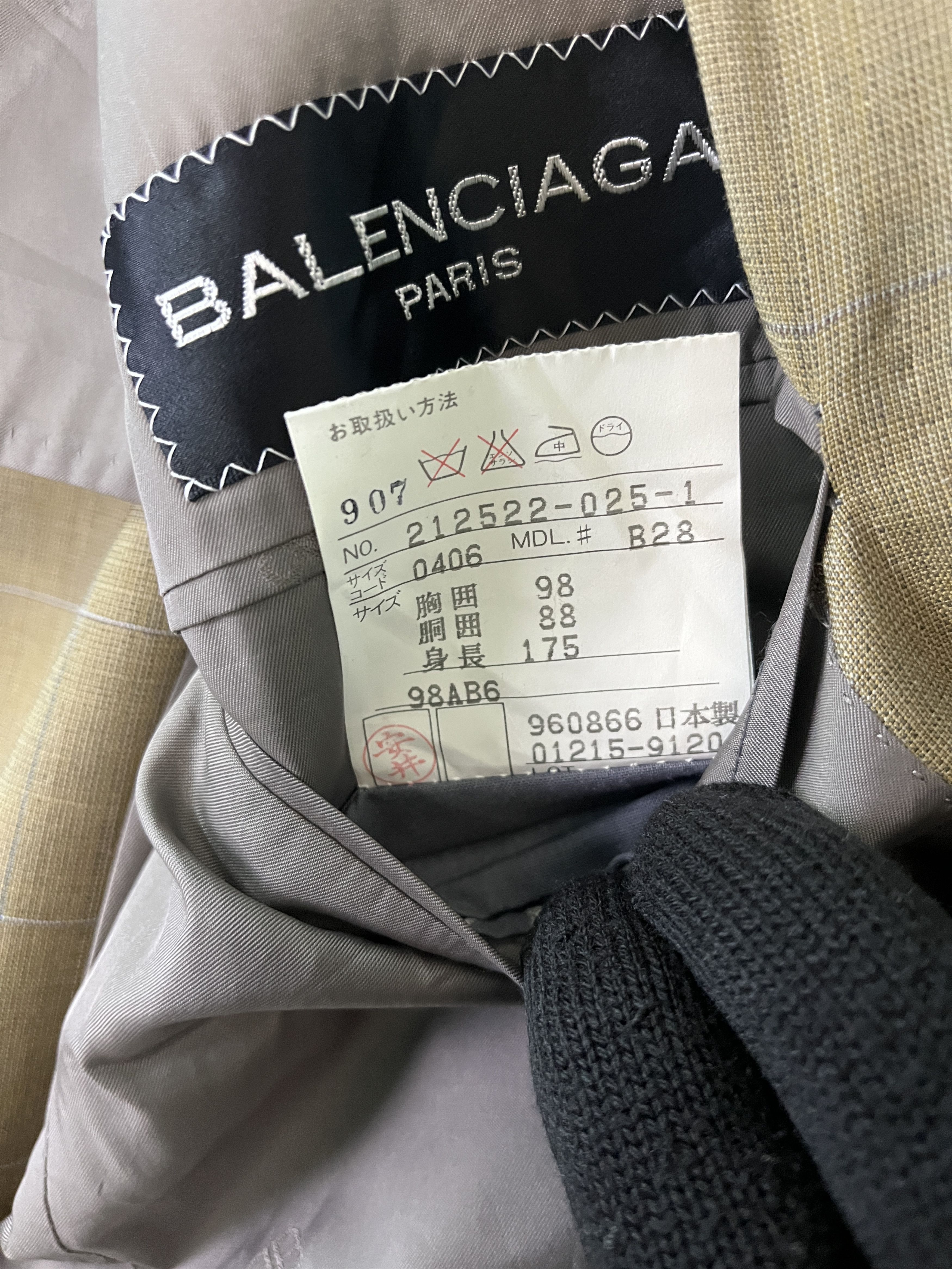 Balenciaga Balenciaga Paris Plaid Blazer Made in Japan Size 42R - 10 Thumbnail