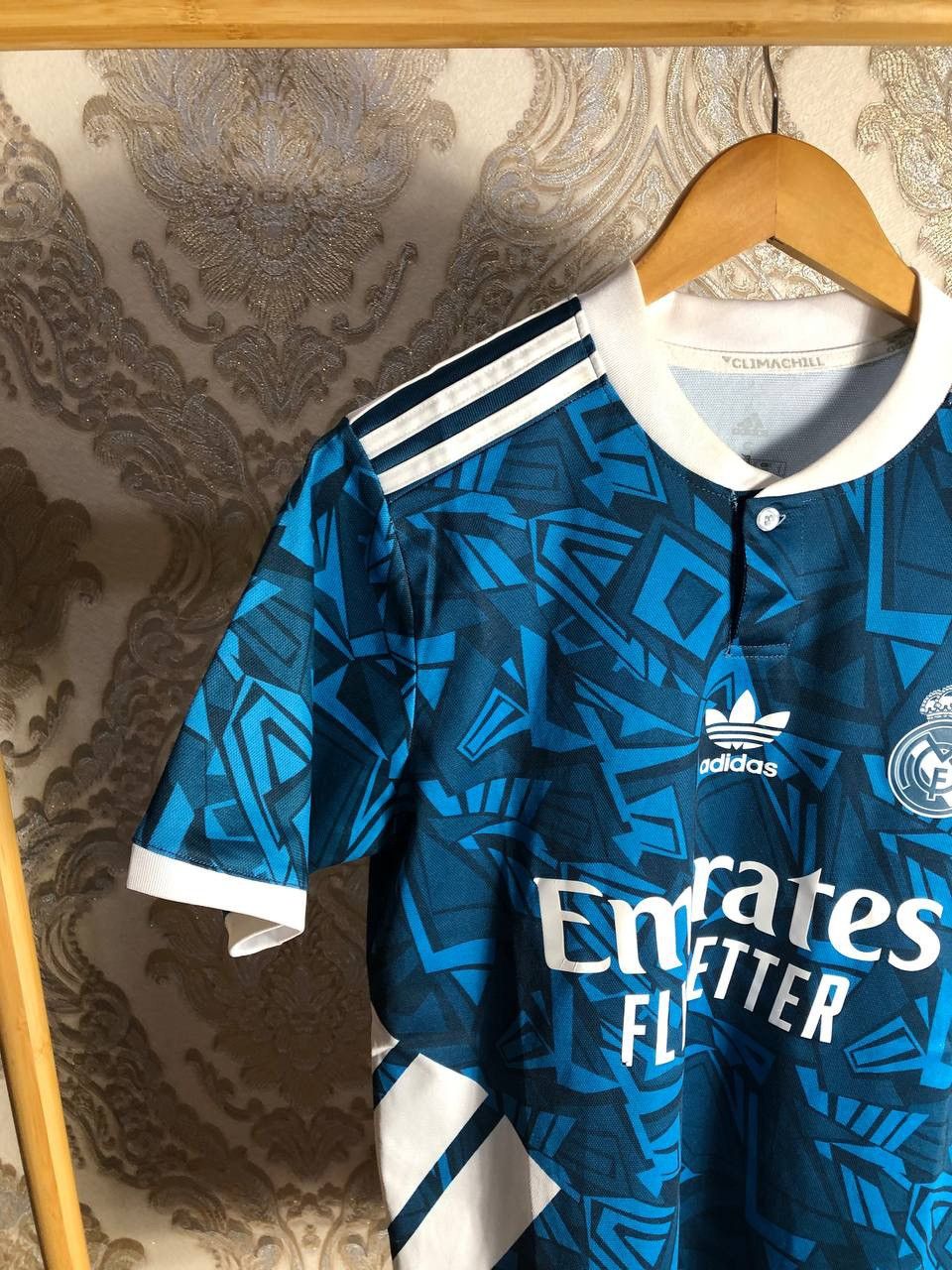Vintage VERY RARE ADIDAS FC REAL MADRID SPAIN SOCCER JERSEY RETRO Size US S / EU 44-46 / 1 - 3 Thumbnail