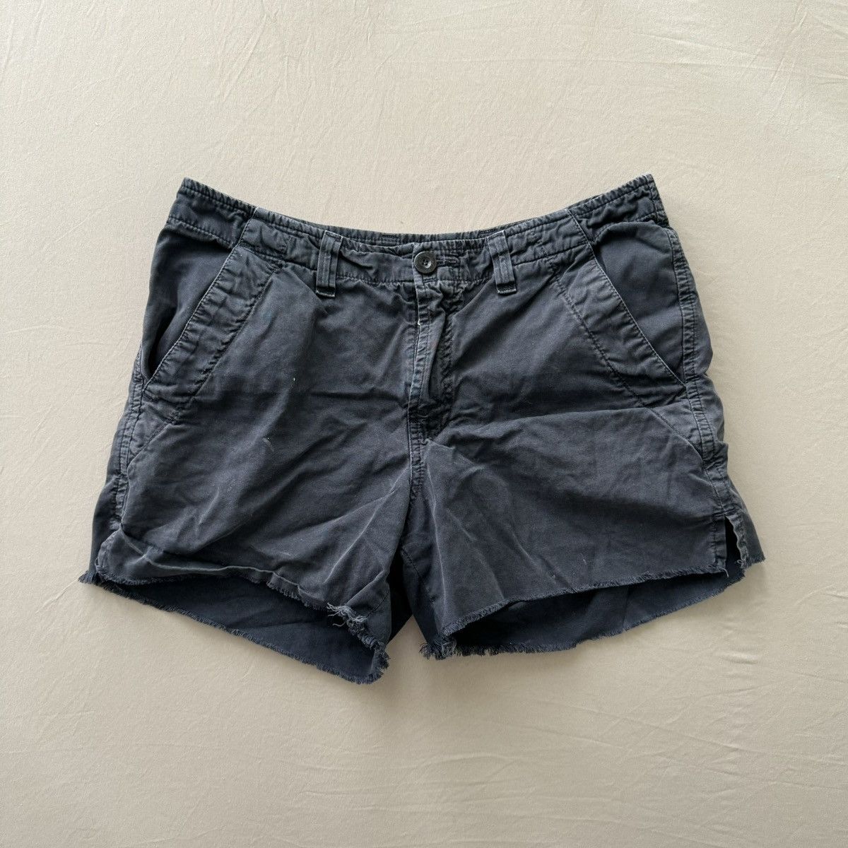 Guess Vintage Guess Jeans waist tab utility chino shorts Size 30" / US 8 / IT 44 - 1 Thumbnail