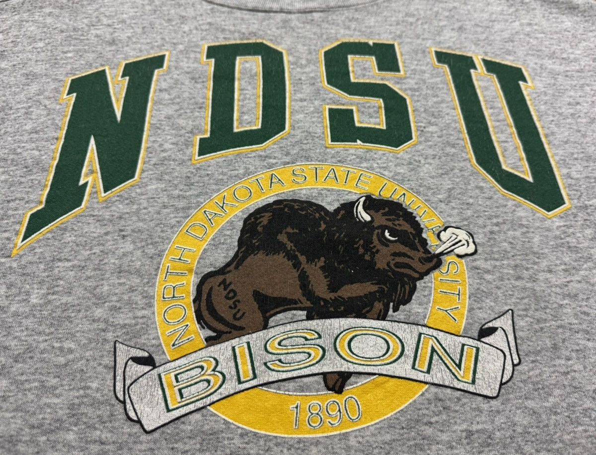 Vintage Vintage 90’s North Dakota State University Sweatshirt Size US XL / EU 56 / 4 - 5 Thumbnail
