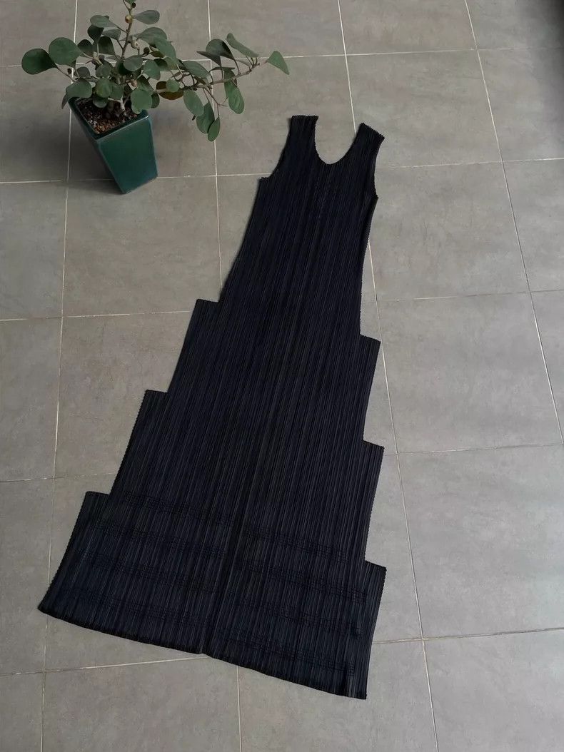 Issey Miyake Issey Miyake size:2 Black stepped pleated dress Size S / US 4 / IT 40 - 2 Thumbnail