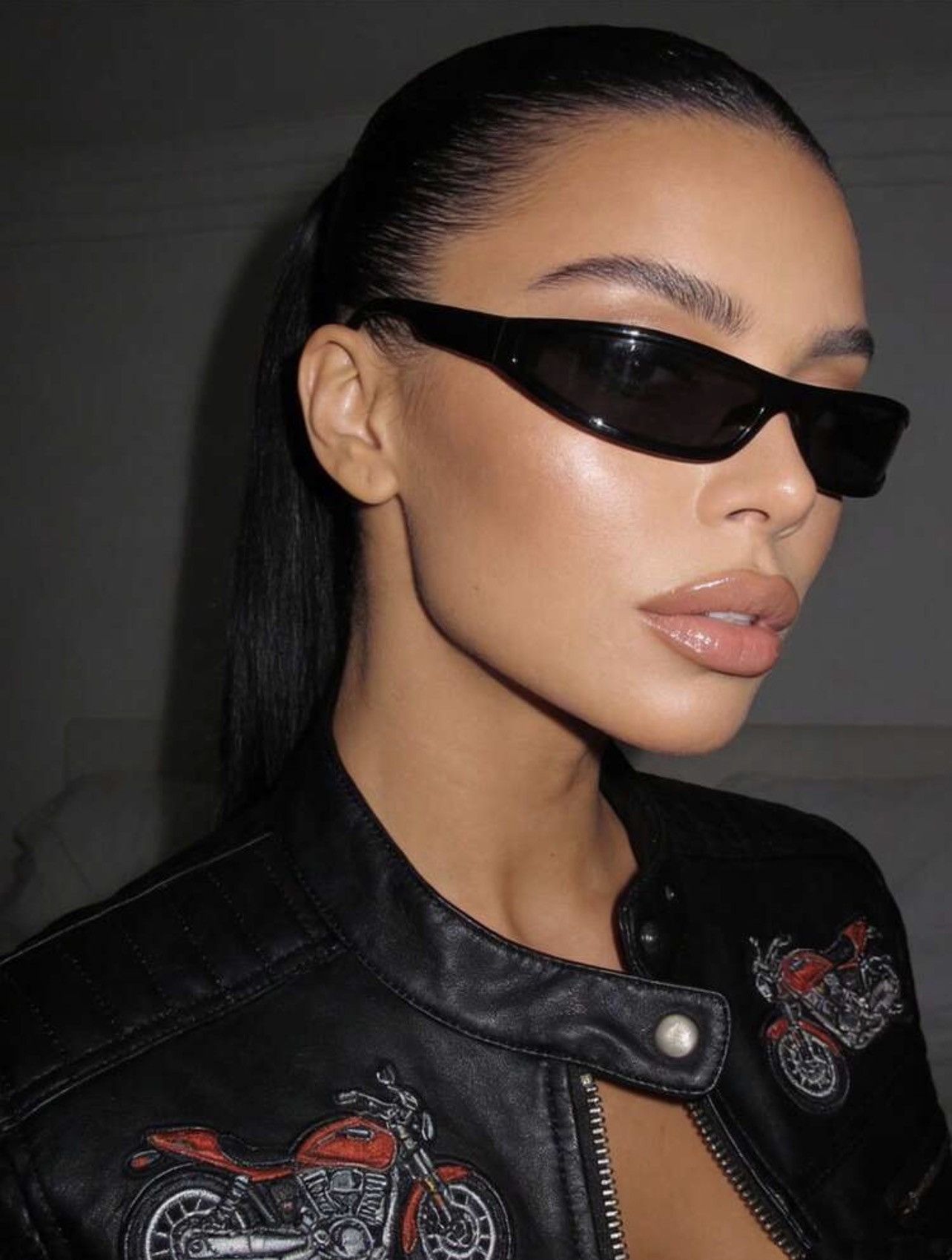 Other Y2K Wraparound Sunglasses Women Small Frame Futuristic Black Size ONE SIZE - 3 Thumbnail