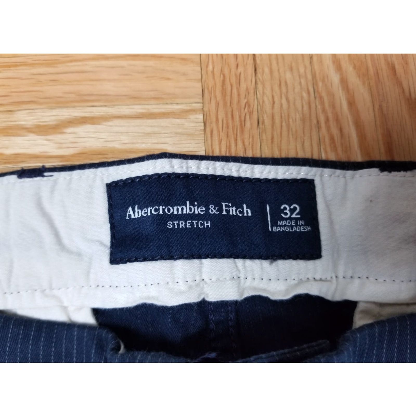 Abercrombie & Fitch NWOT ABERCROMBIE & FITCH NAVY STRIP SHORTS MEN'S 32 CHINO CANVAS LINED 32 INCH OUTSIDE LEG 17 INCH Navy Striped? Size US 32 / EU 48 - 2 Thumbnail