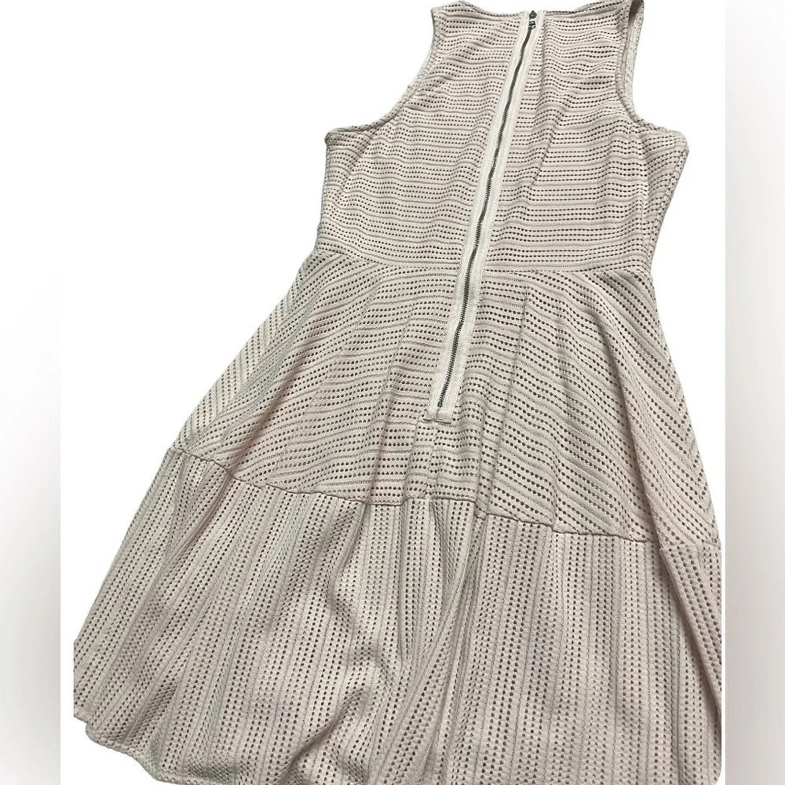 Bcbgmaxazria BCBGMAXAZRIA Cassandra Lace Fit & Flare Dress, size Medium Size M / US 6-8 / IT 42-44 - 2 Thumbnail