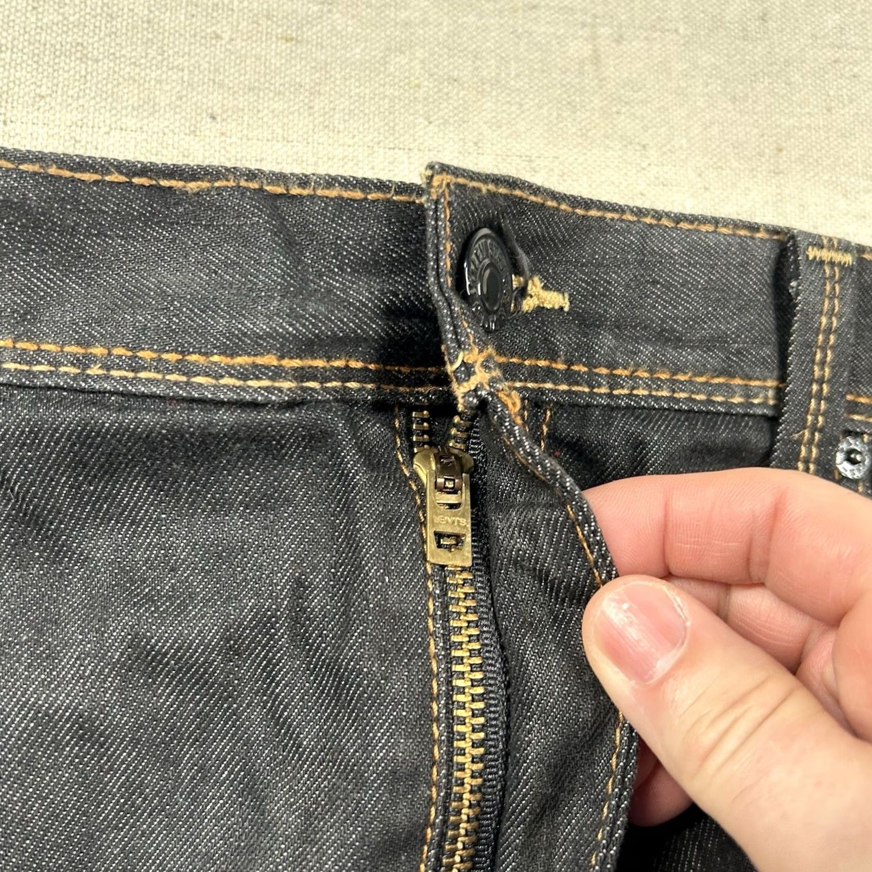 Levi's VINTAGE Levi's 569 Jeans Mens 38x30 Boot Cut Dark Wash Denim Classic Blue 5-Pocket Mens jeans measurements 31 inseam 42 waist 2000s style Boys? Size US 38 / EU 54 - 3 Thumbnail