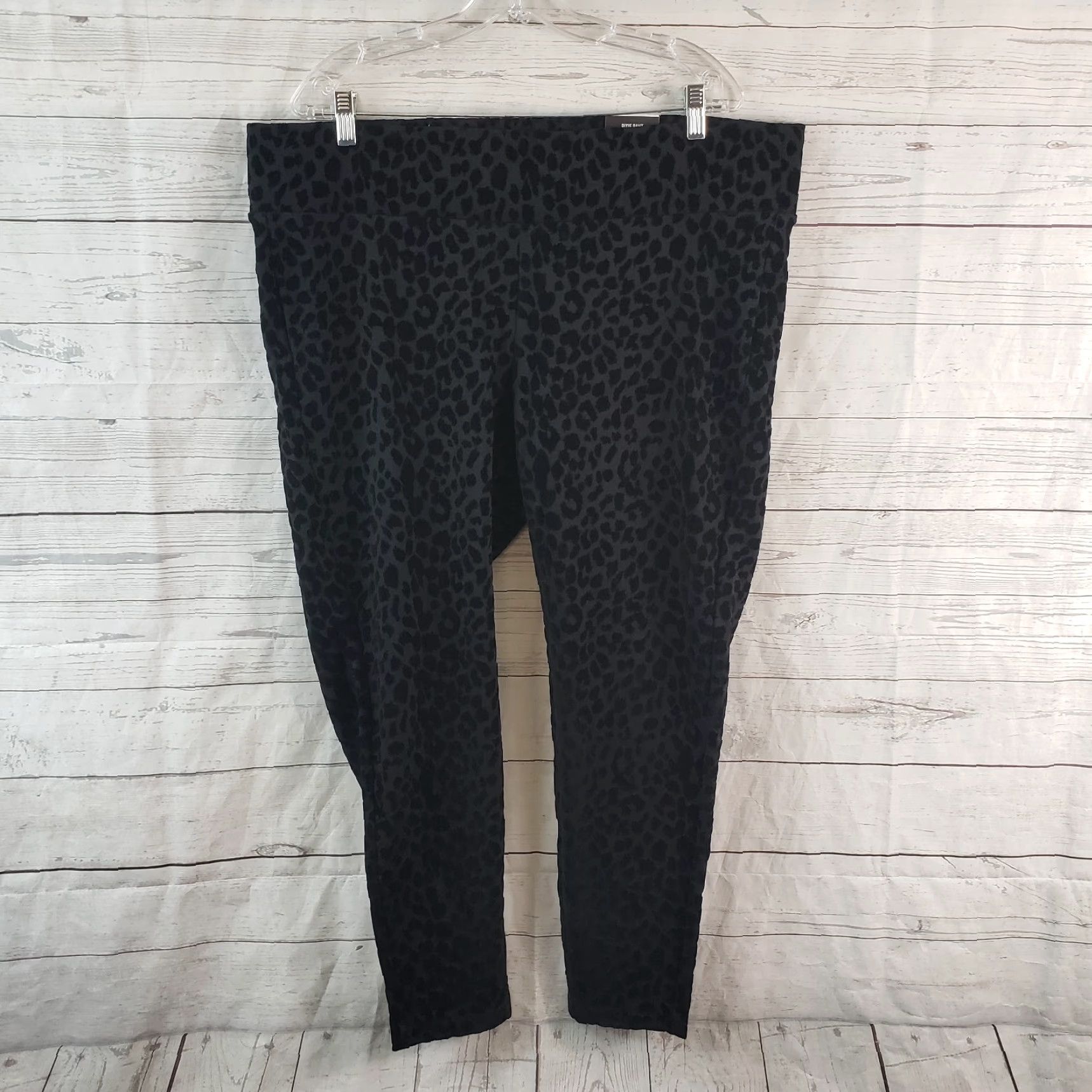 Torrid Torrid Womens Studio Ponte Flocked Leopard Pull On Pixie Pants Sz 2 Black Size 40" / US 18 - 2 Thumbnail