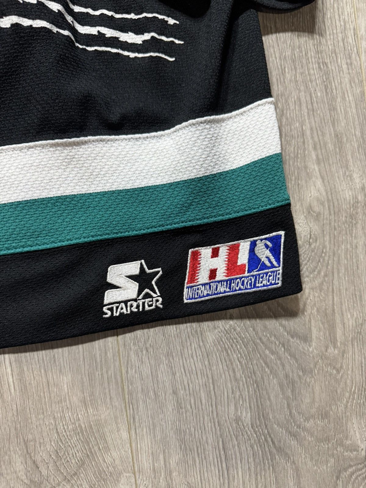 Starter Vintage Utah Grizzlies Hockey Jersey Black IHL Hockey Size US L / EU 52-54 / 3 - 7 Thumbnail