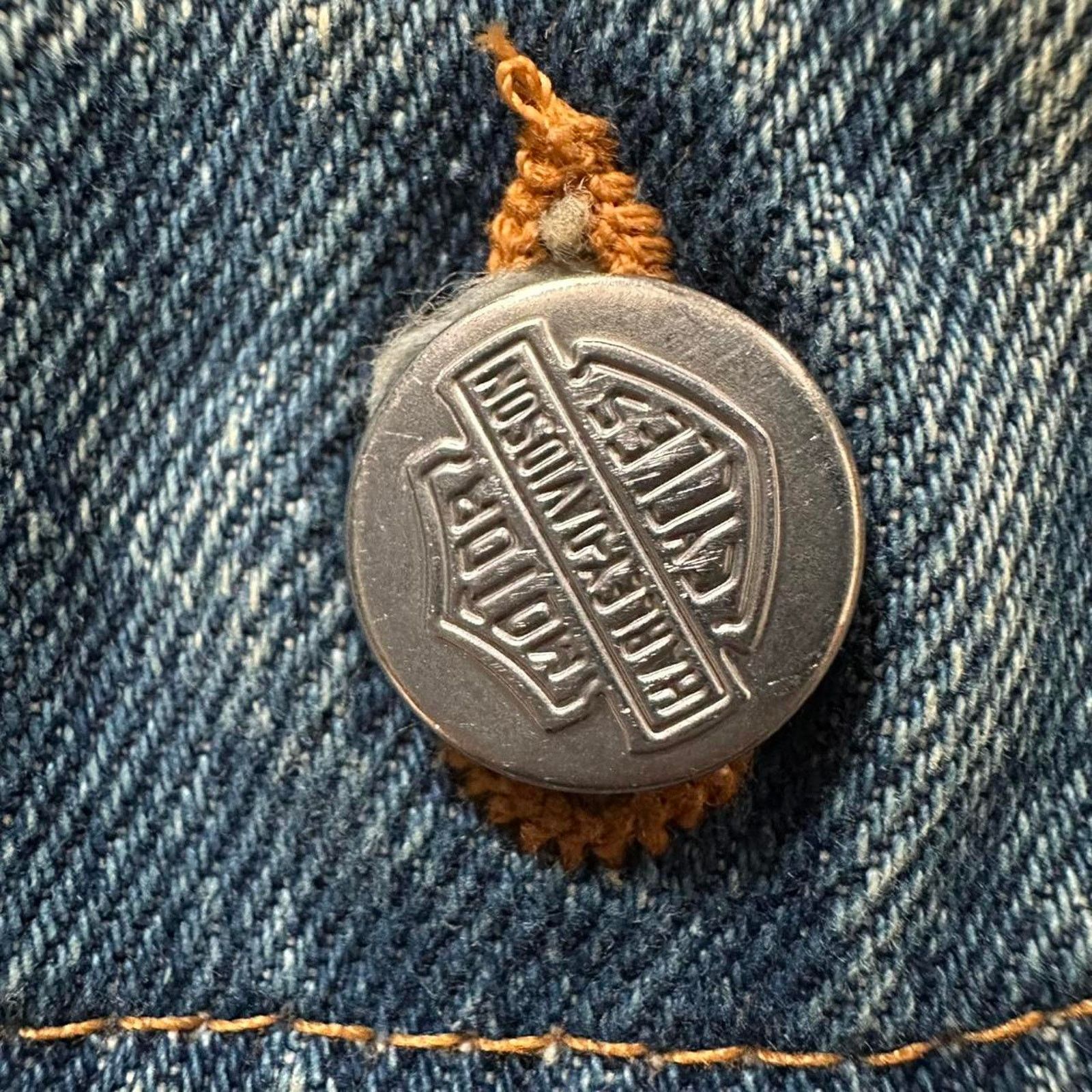 Harley Davidson Rare Harley Davidson Embossed Denim Trucker Zip Jacket XL Size US XL / EU 56 / 4 - 4 Thumbnail