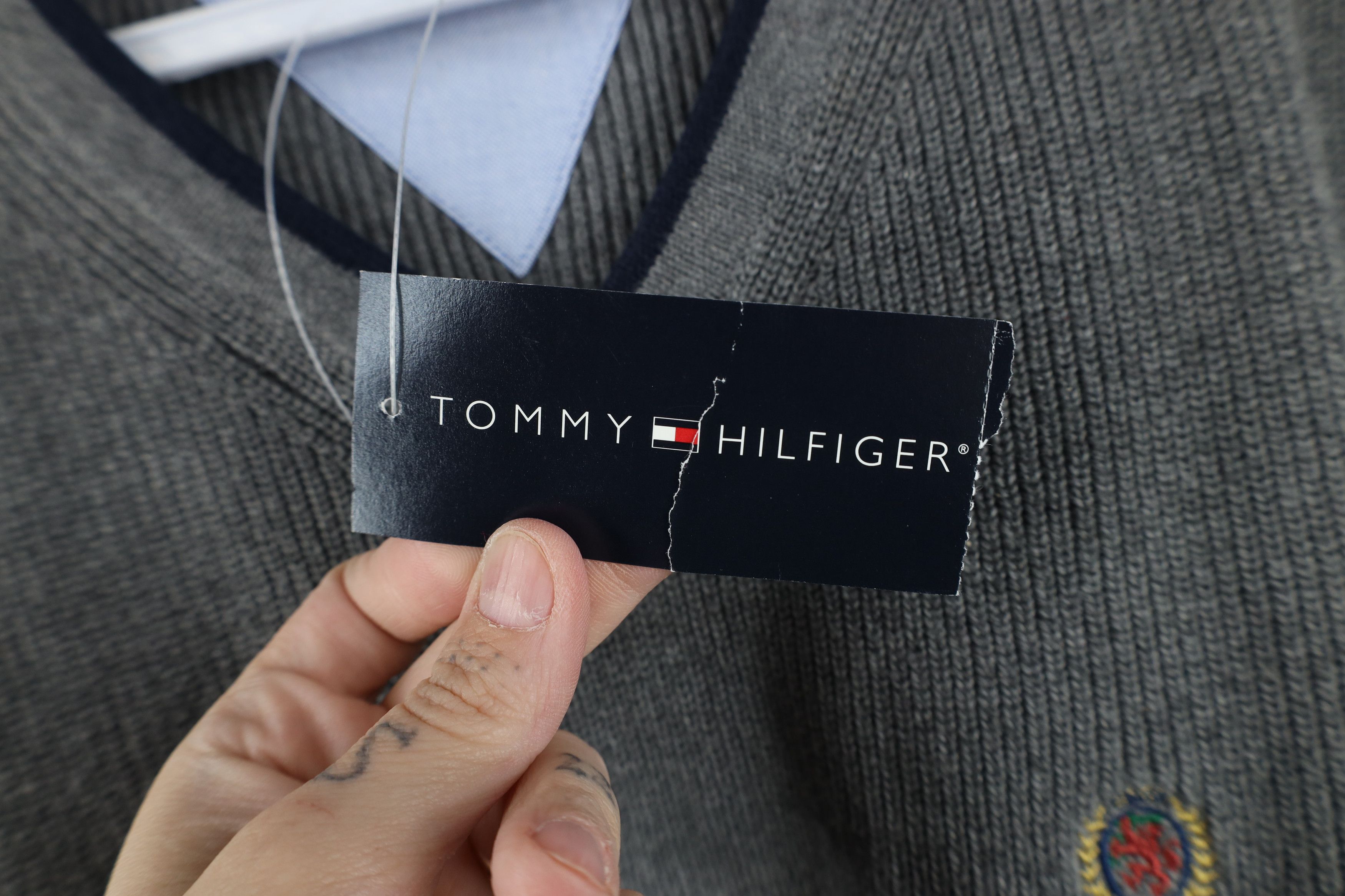 Tommy Hilfiger Deadstock Vintage 90s Tommy Hilfiger Knit Sweater Vest Gray Size US XL / EU 56 / 4 - 6 Thumbnail