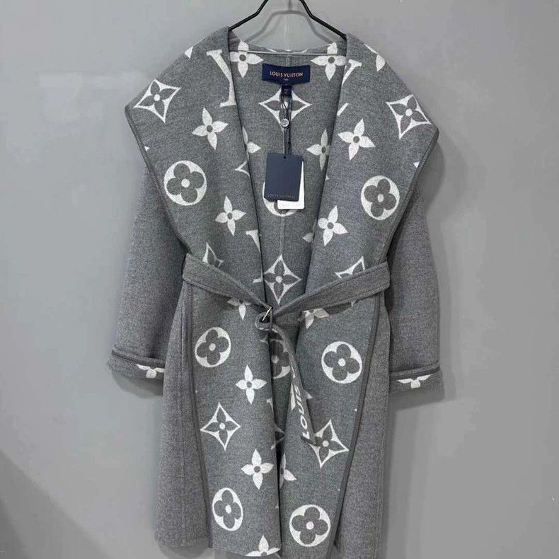 Louis Vuitton Grey and white printed big old flower bathro