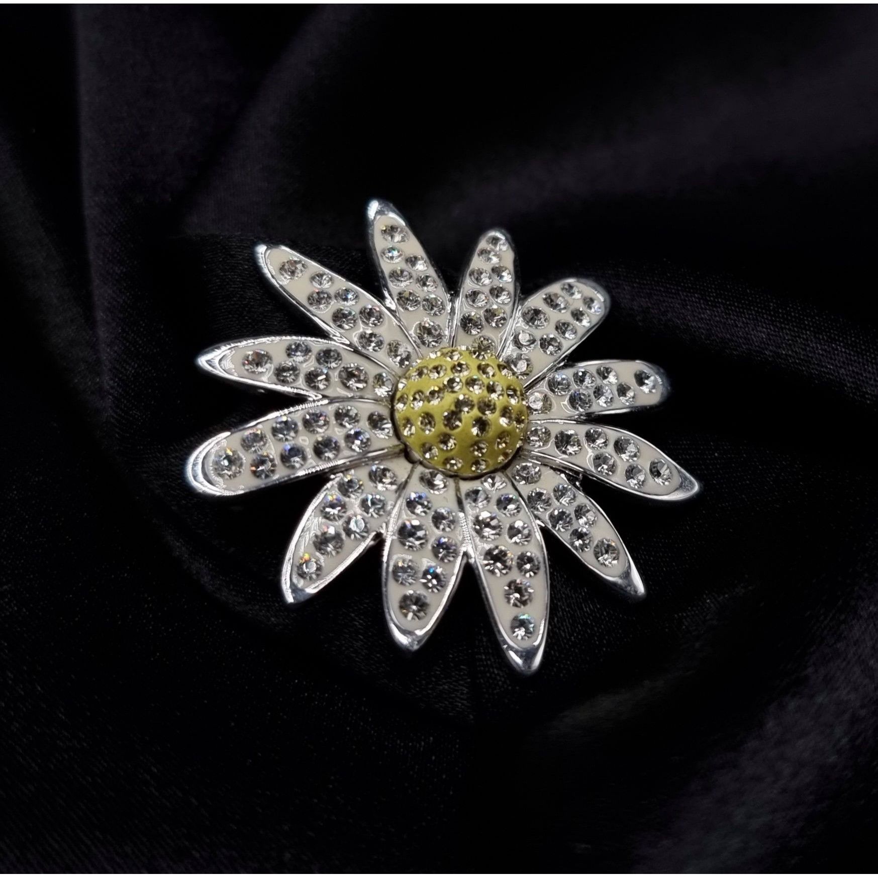 Swarovski SWAROVSKI Crystal Daisy Flower Pin Brooch Size ONE SIZE - 2 Thumbnail
