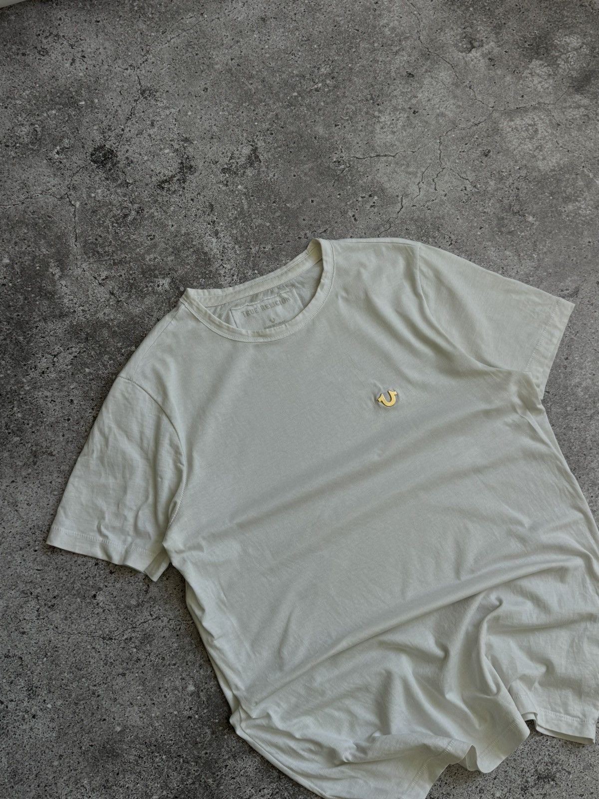 True Religion × Vintage Vintage True religion metal logo Y2K t-shirt Size US S / EU 44-46 / 1 - 3 Thumbnail