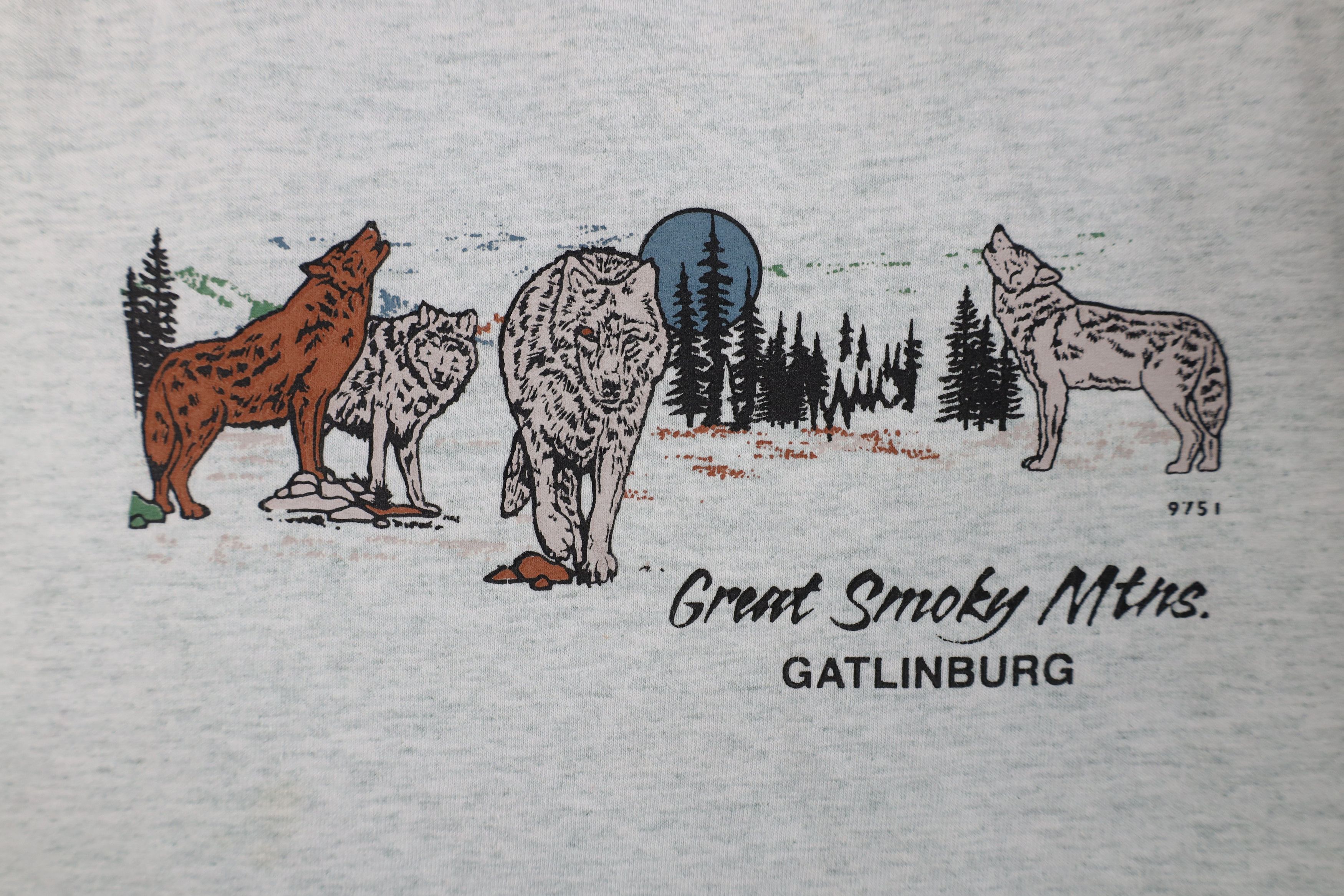 Vintage Vintage 90s Streetwear Smoky Mountains Wolf T-Shirt Gray Size US XXL / EU 58 / 5 - 4 Thumbnail