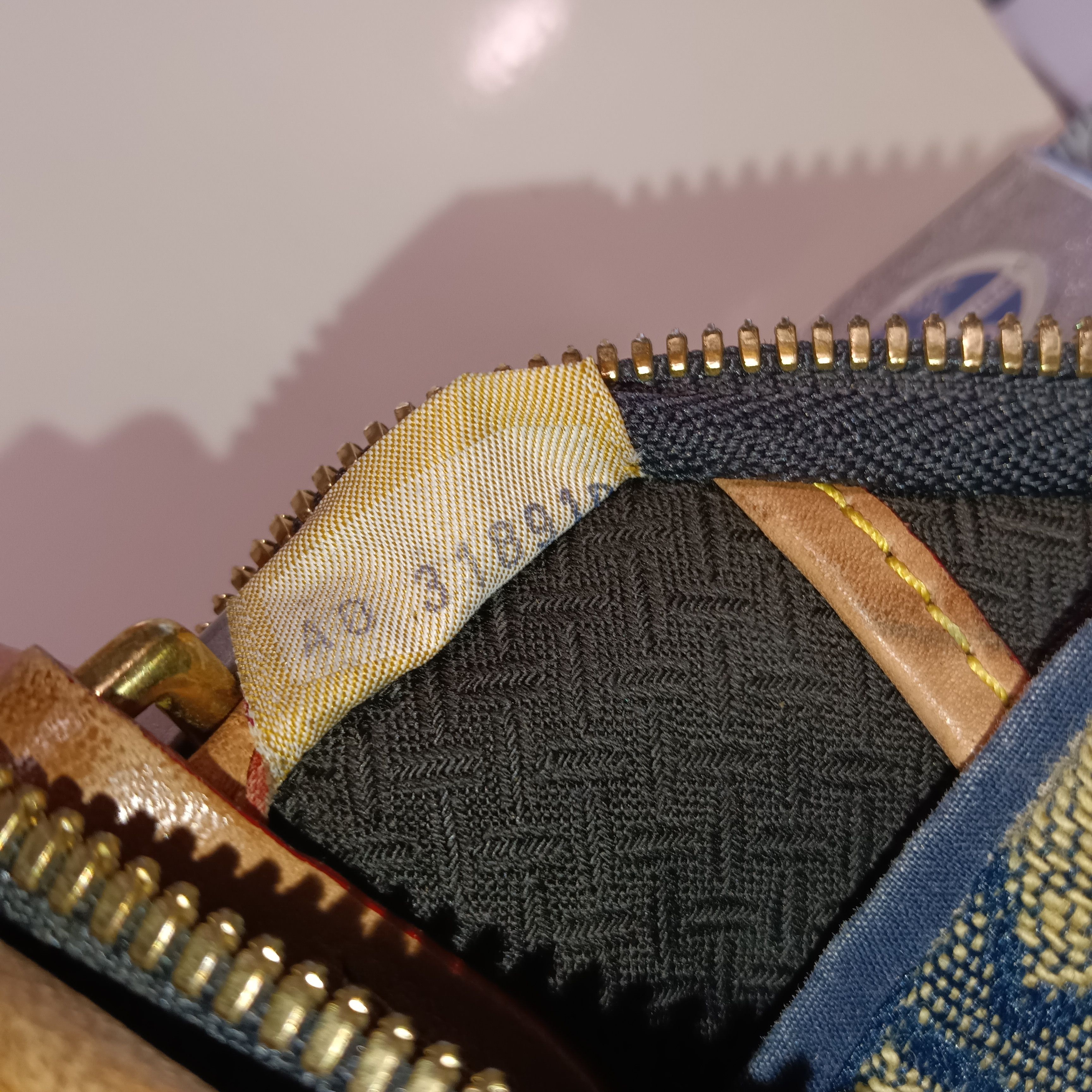Dooney & Bourke Vintage Dooney & Bourke Small Hobo Handbag Cabrio Size ONE SIZE - 7 Thumbnail