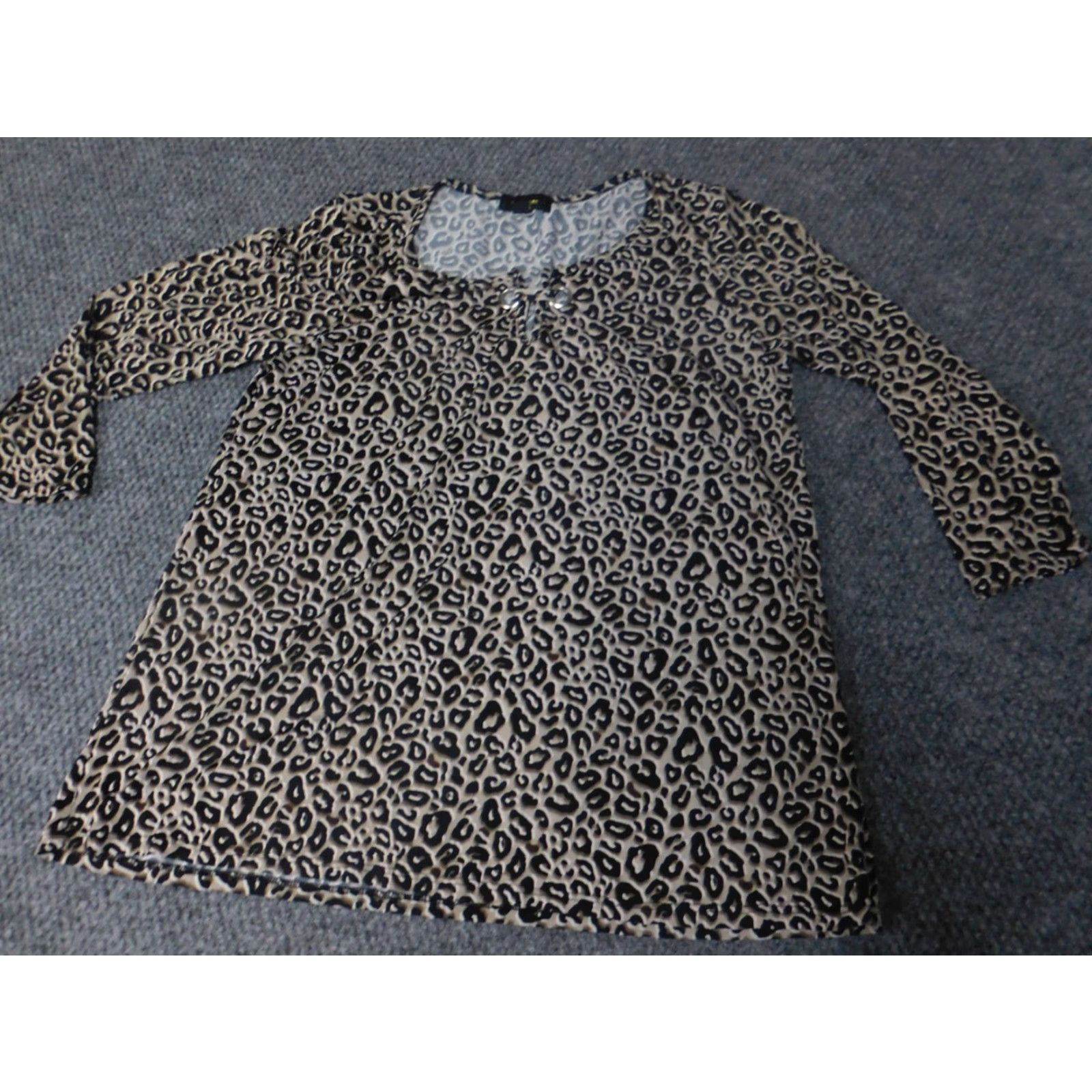 Vintage Espresso Blouse Womens Medium Brown Animal Print Short Sleeve Round Neck Pullover Stretch Regular Fit Size M / US 6-8 / IT 42-44 - 2 Thumbnail