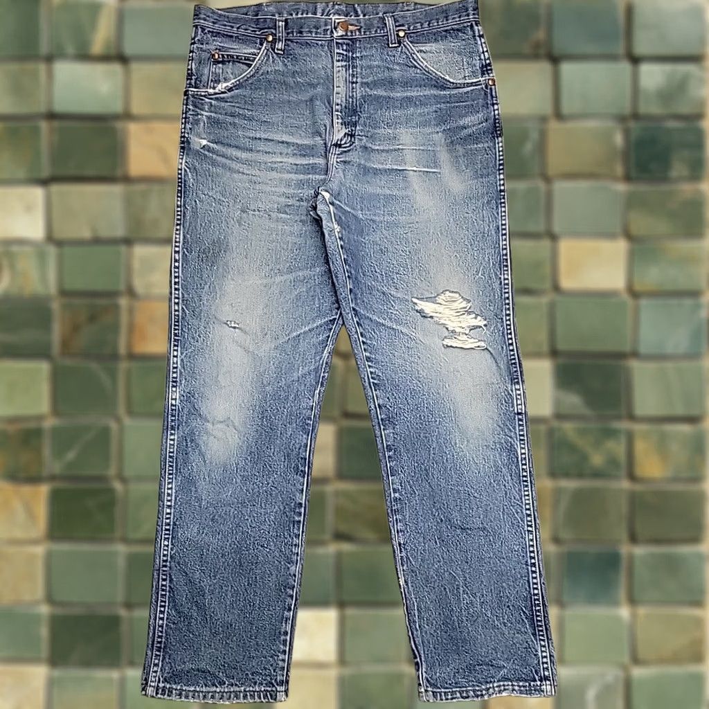 Wrangler Wrangler Jeans Men 38x34 Blue Faded Whiskered Cowboy Distressed Workwear Size US 38 / EU 54 - 1 Thumbnail