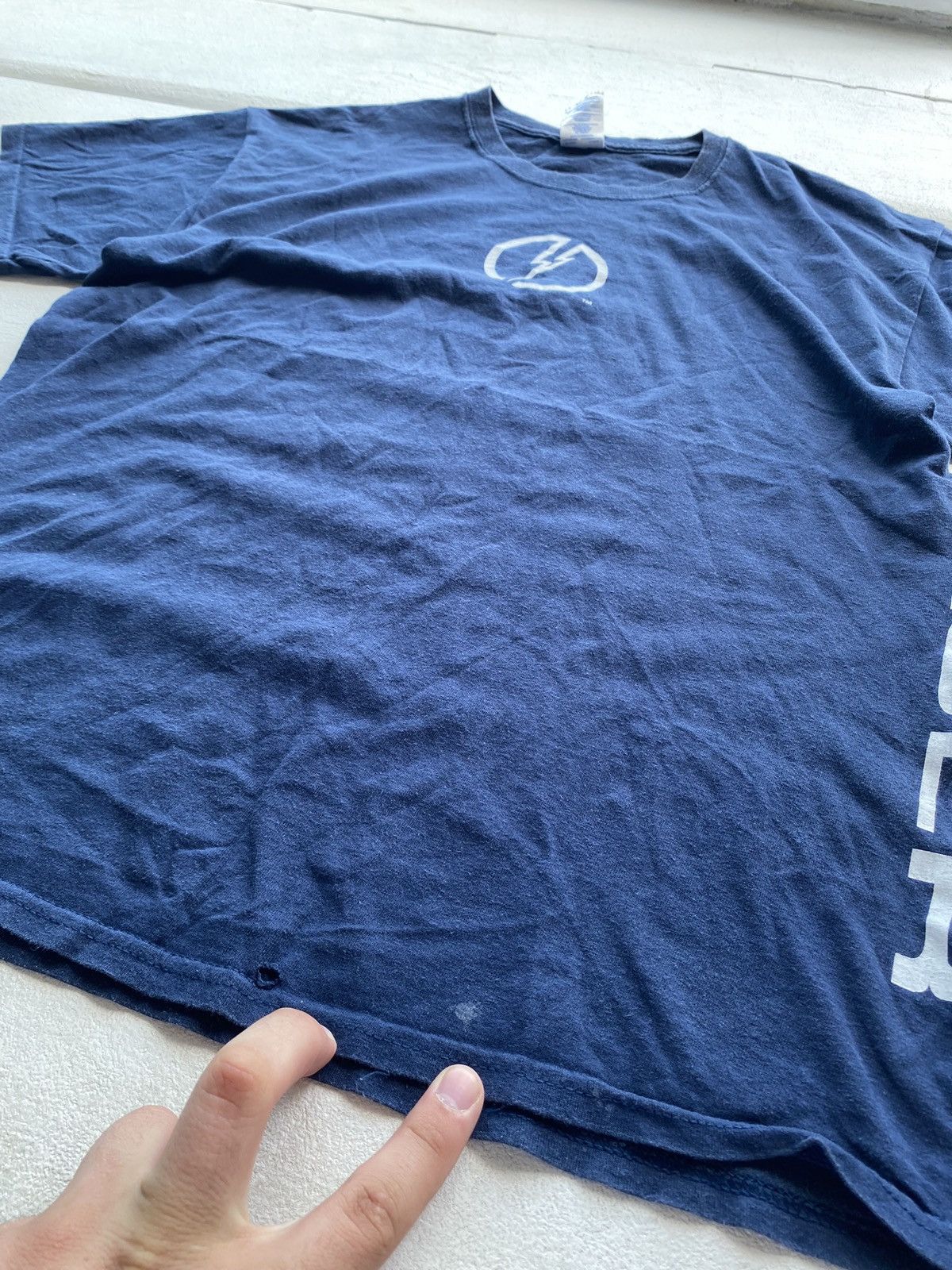 Other 🔥VNTG Taser x2 Axon Electrical Weapon Gun Logo Art Tee Mens Size US L / EU 52-54 / 3 - 10 Thumbnail